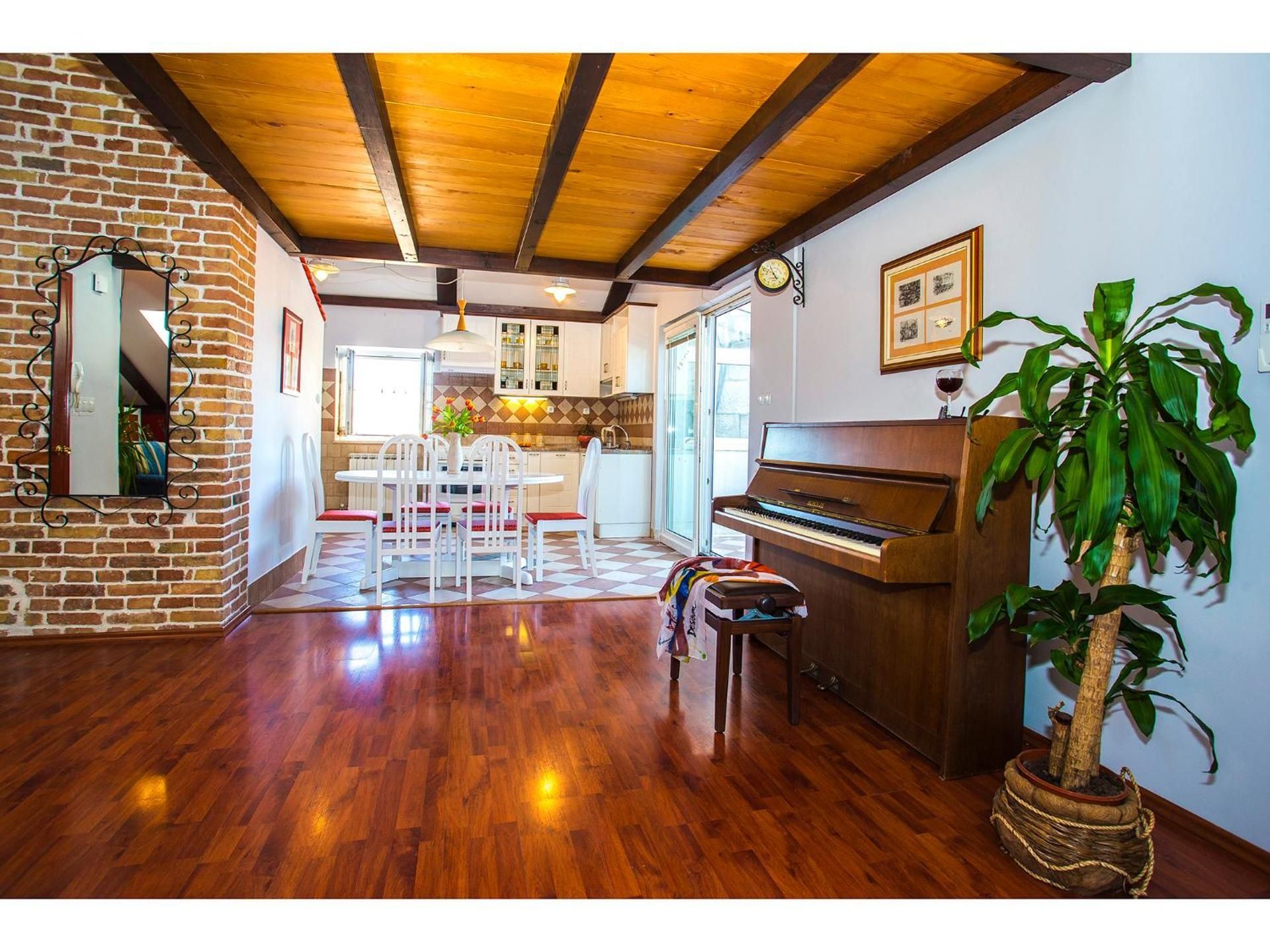 shared lounge/tv area