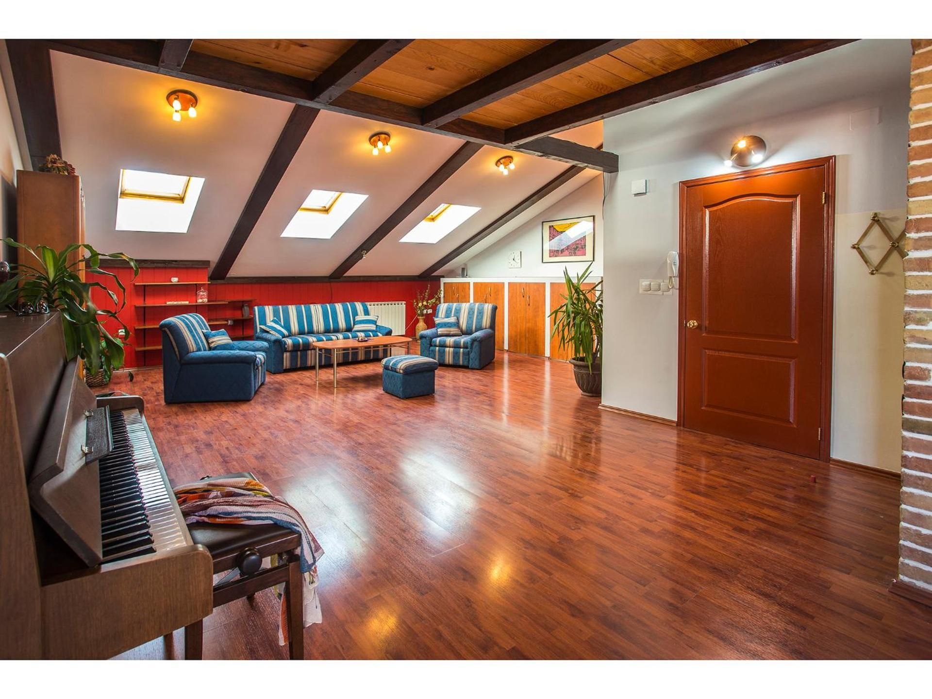 shared lounge/tv area