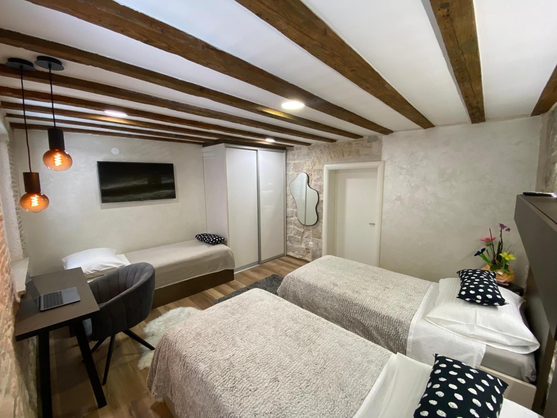 Twin Room with Private External Bathroom