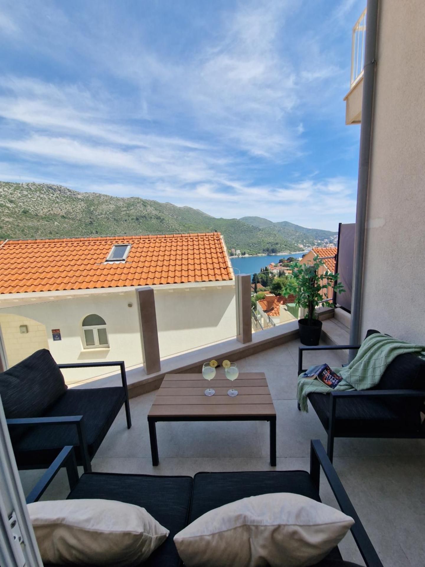 Deluxe Double Room with Balcony and Sea View