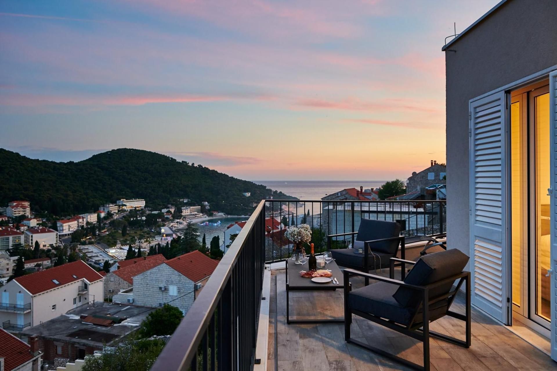 Two Bedroom Apartment with Terrace and Sea View