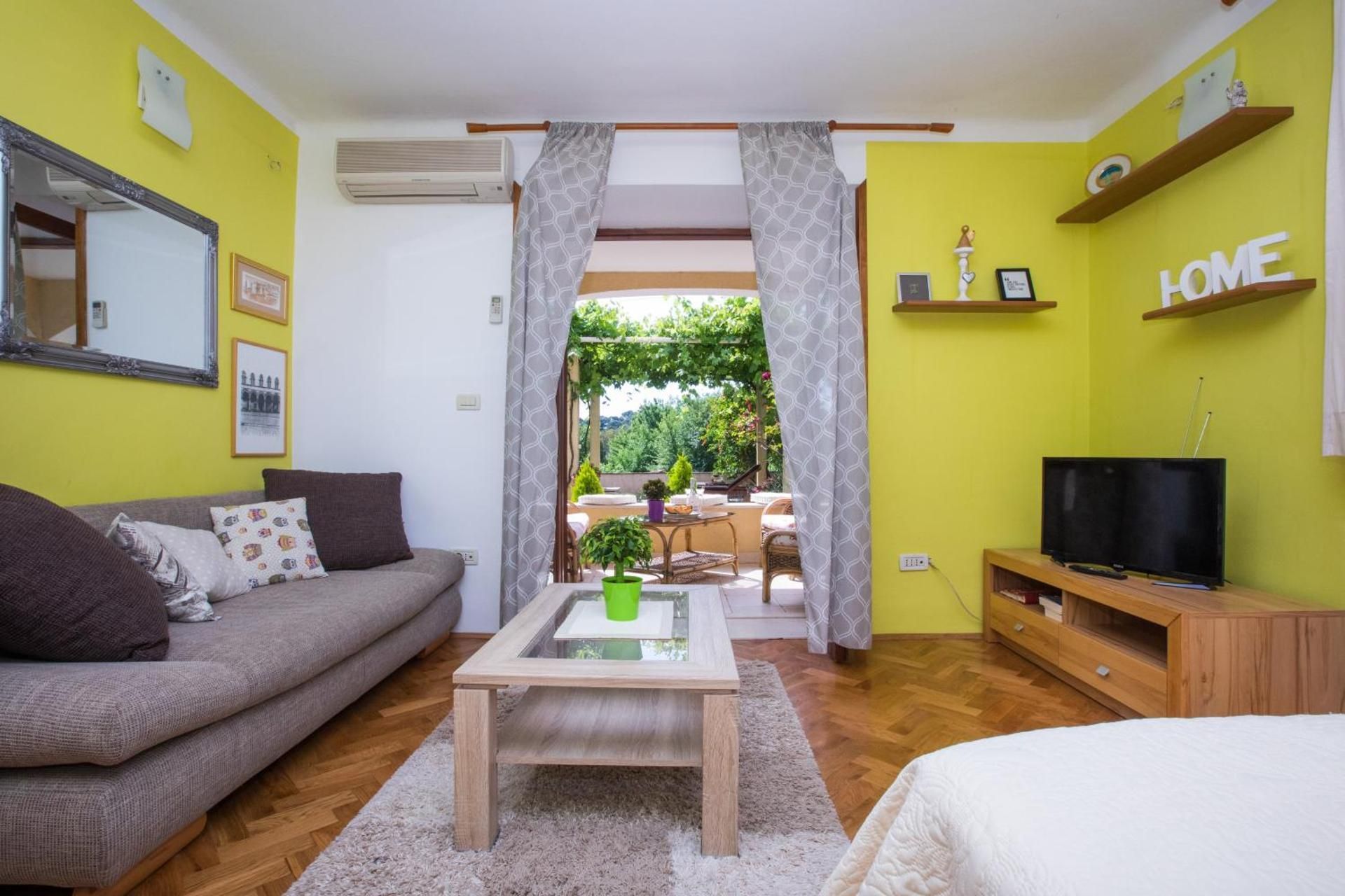 Studio with Garden View