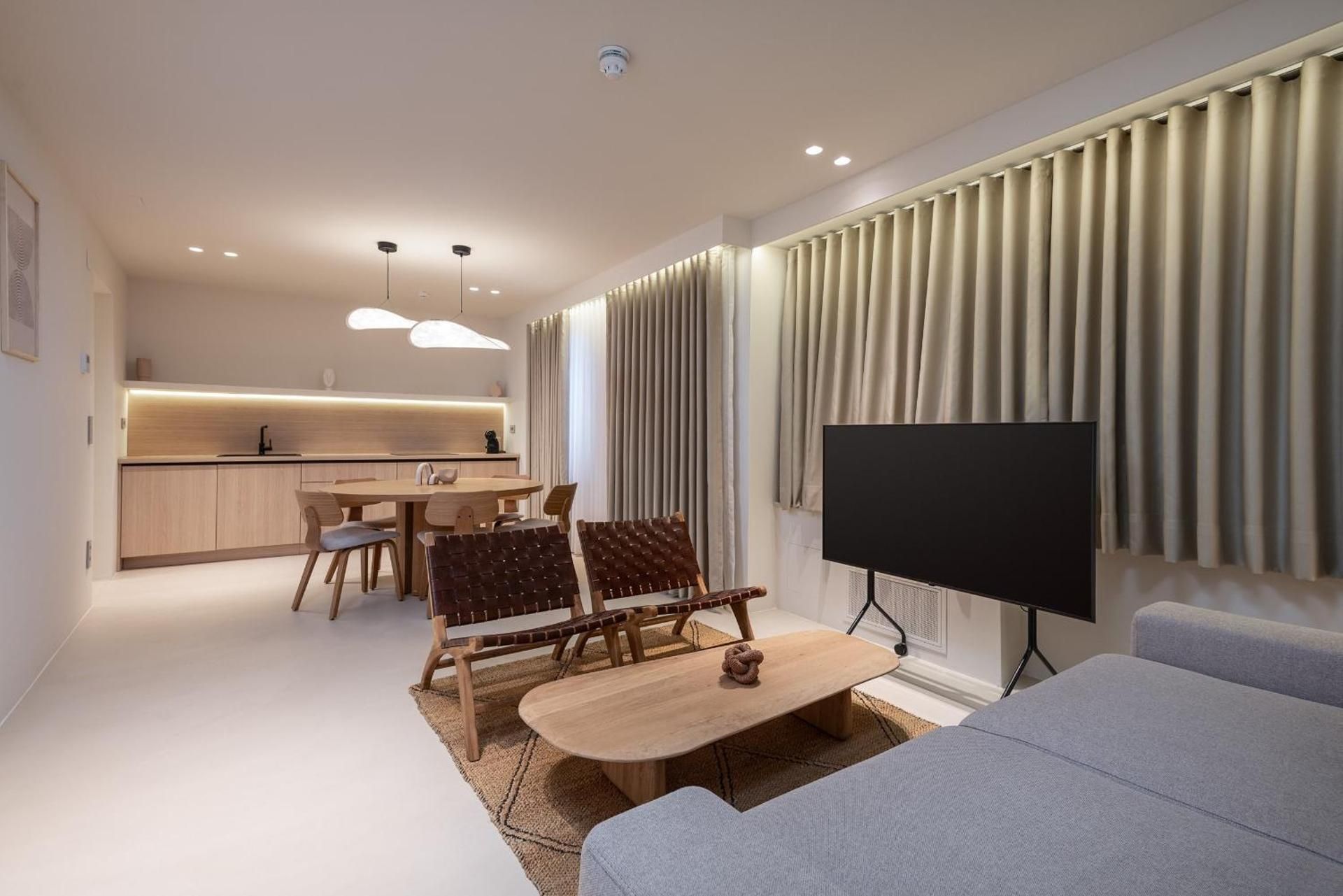 Deluxe One Bedroom Apartment