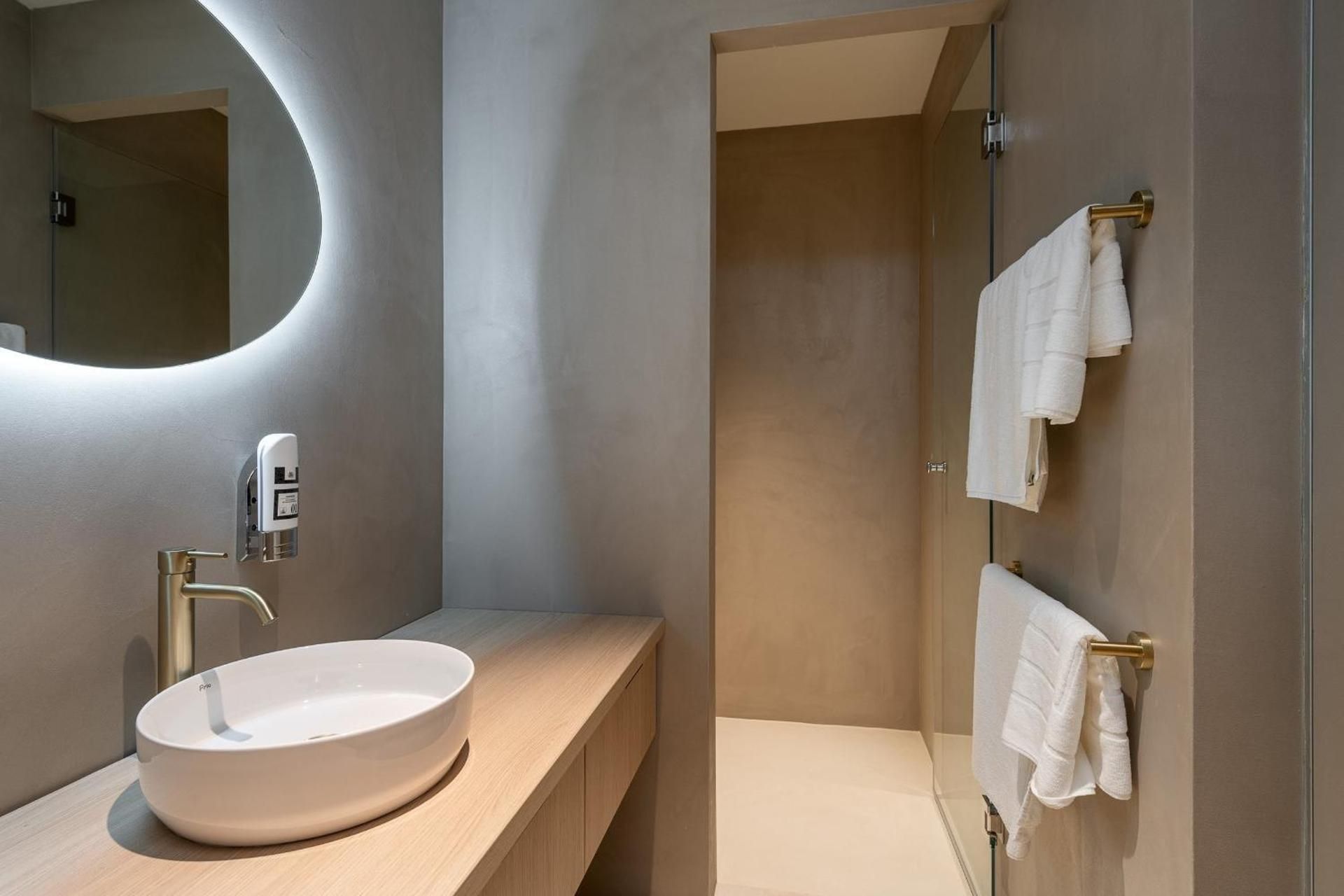 Deluxe One Bedroom Apartment