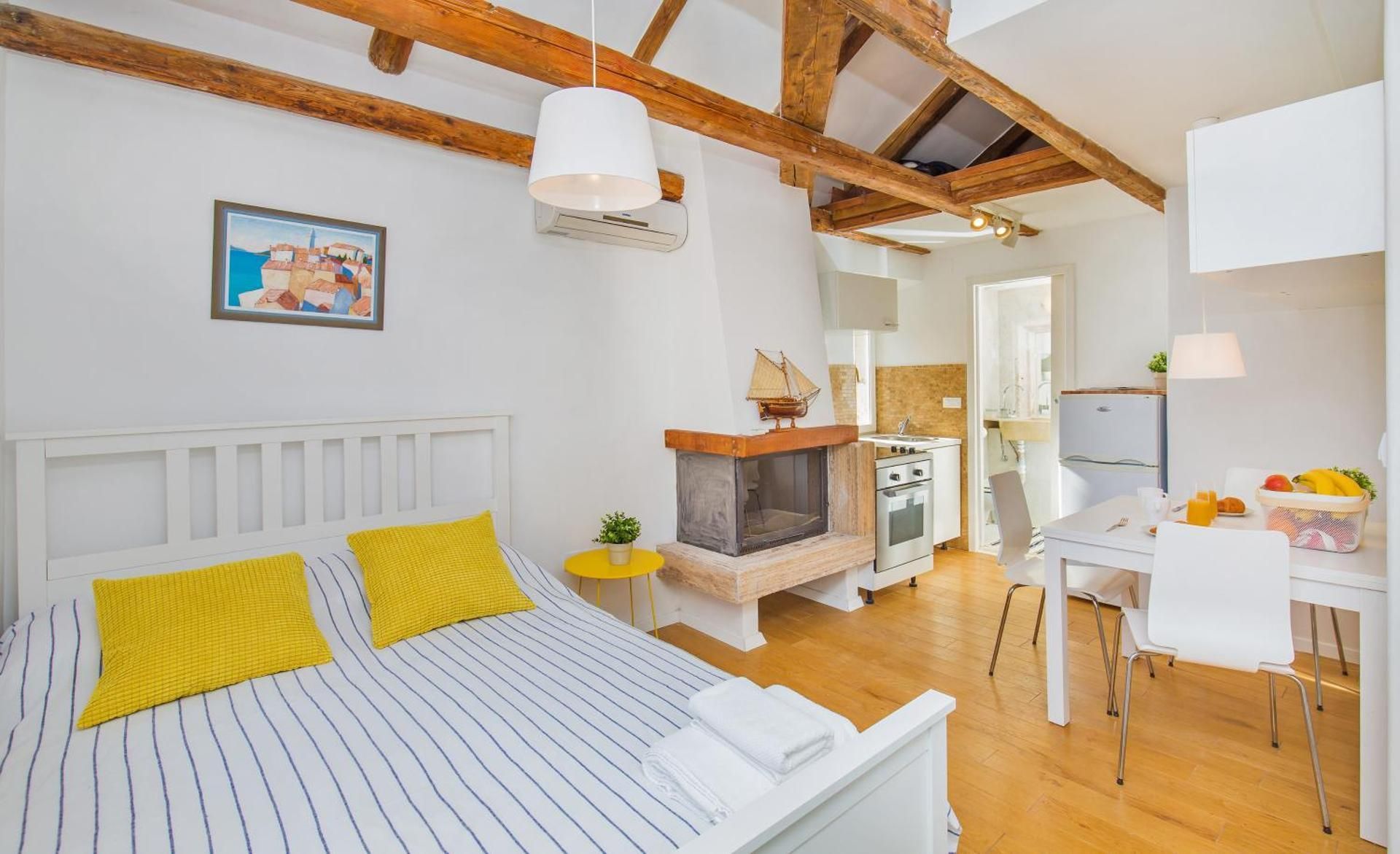 Studio Apartment with Sea View