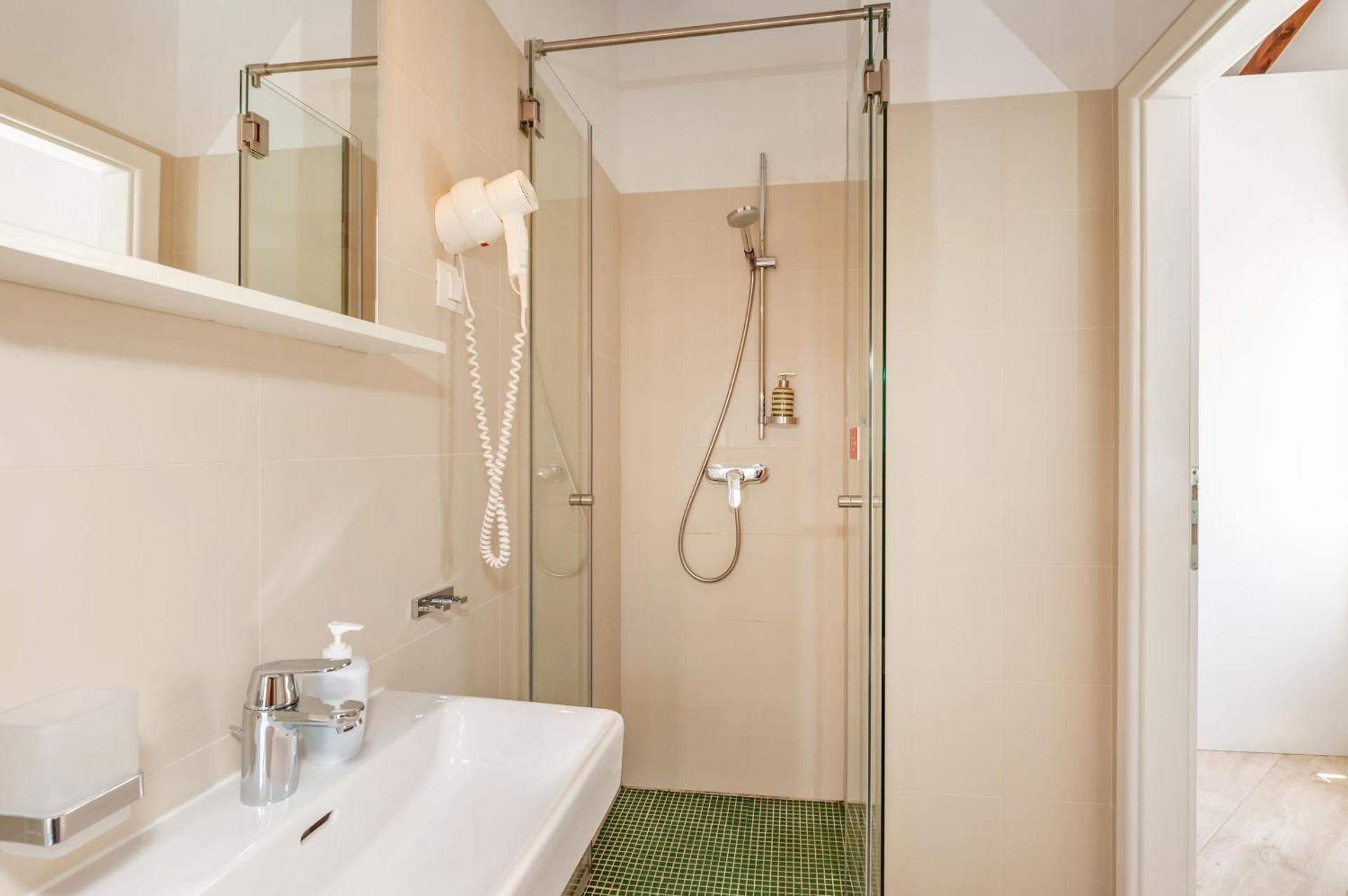 Deluxe Studio Apartment