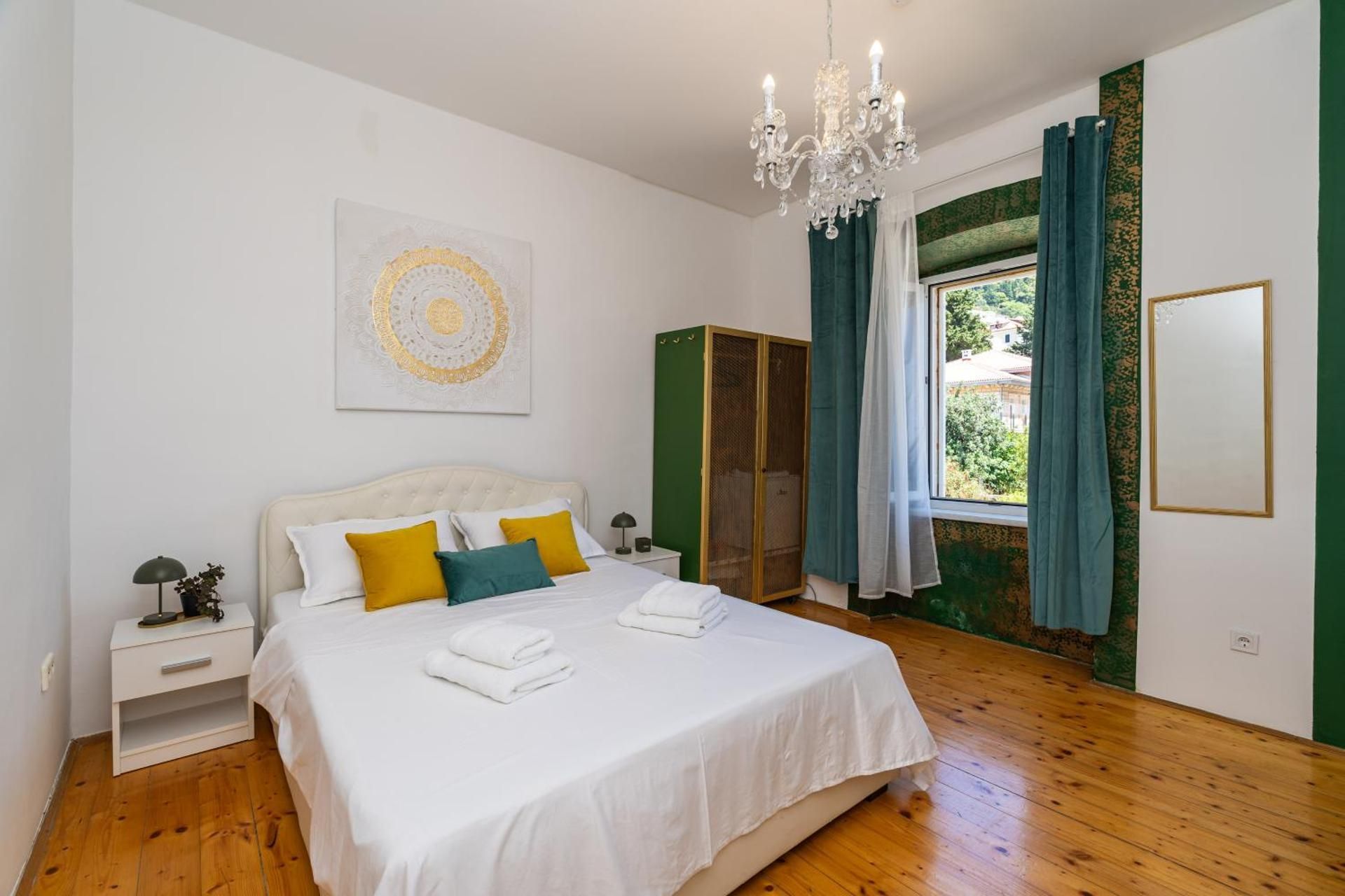 Deluxe Double Room with Side Sea View