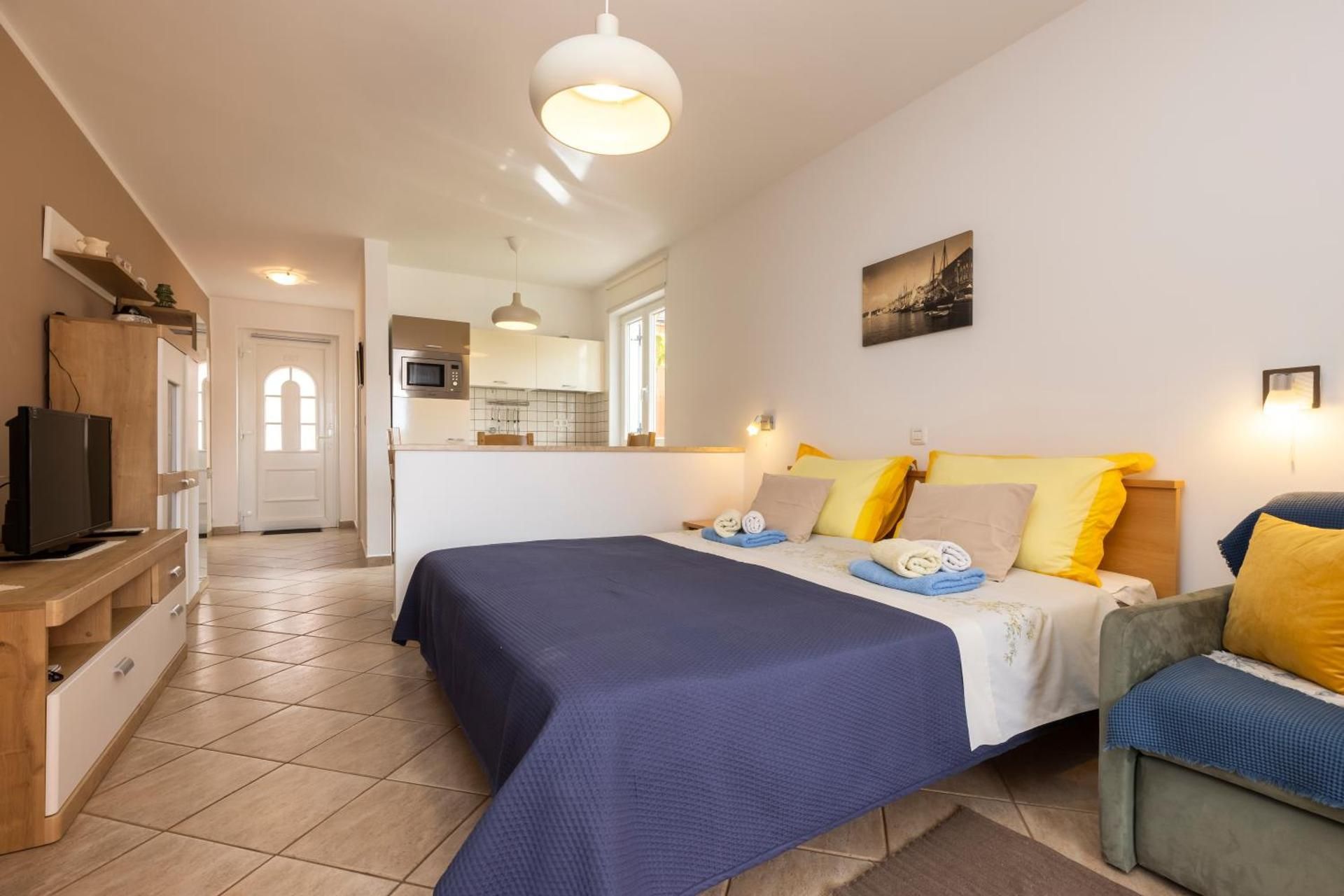Studio Apartment