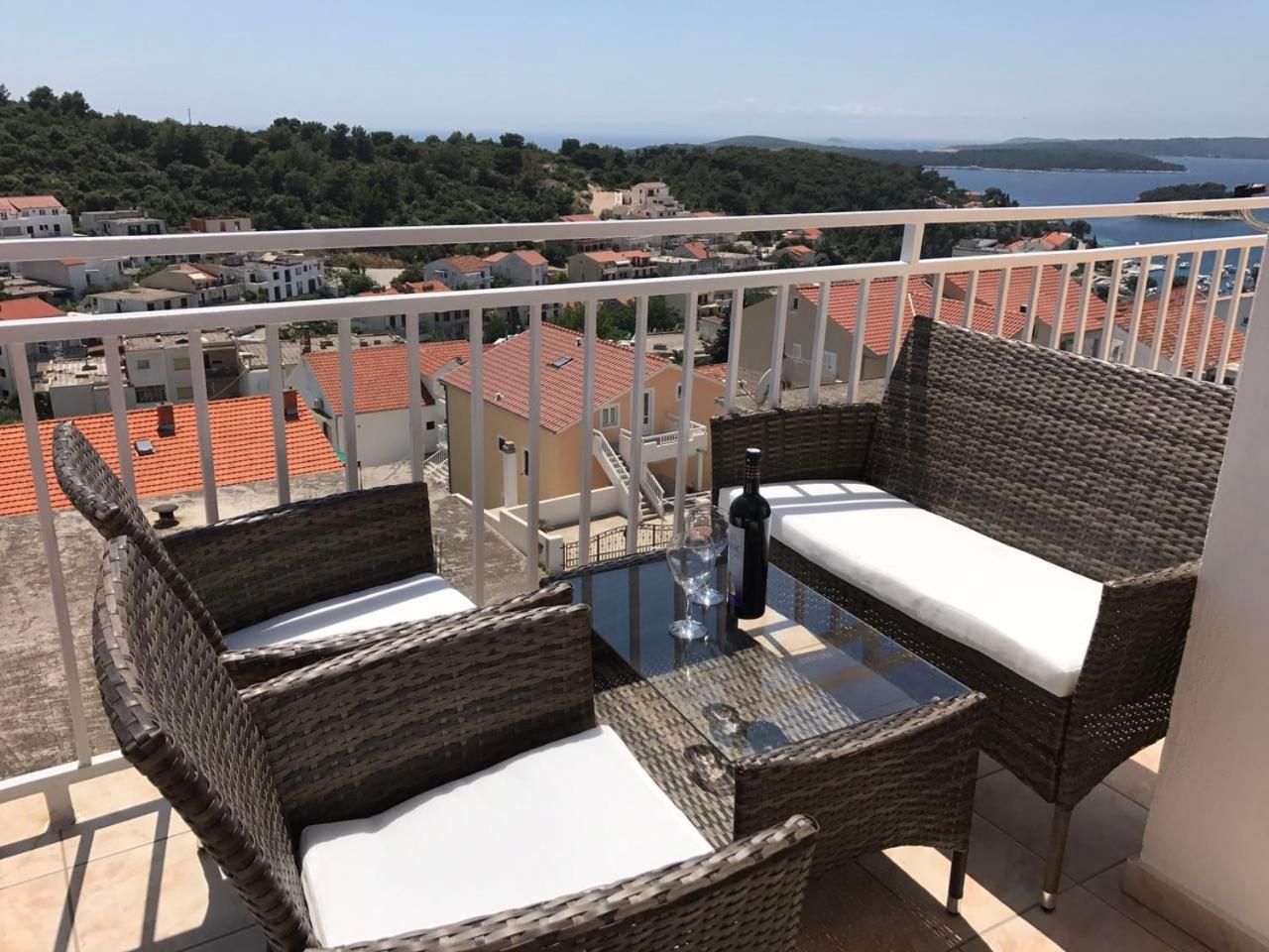 One-Bedroom Apartment with Balcony