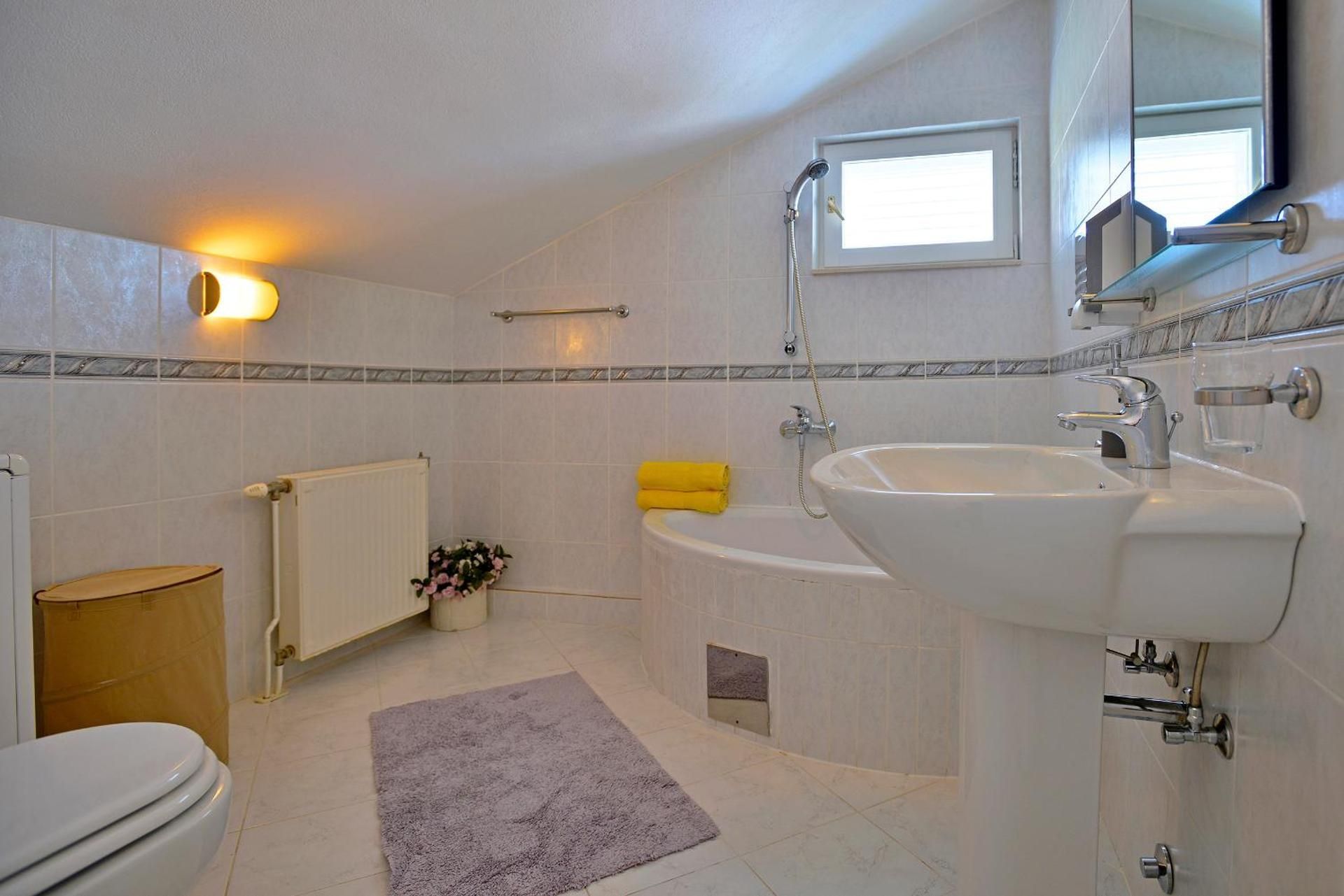 Two-Bedroom Apartment with Sea View (4 Adults) - Attic