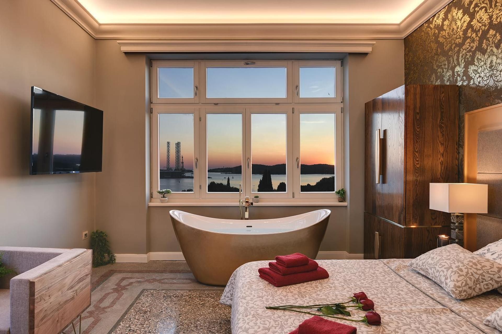 Apartment with Balcony
