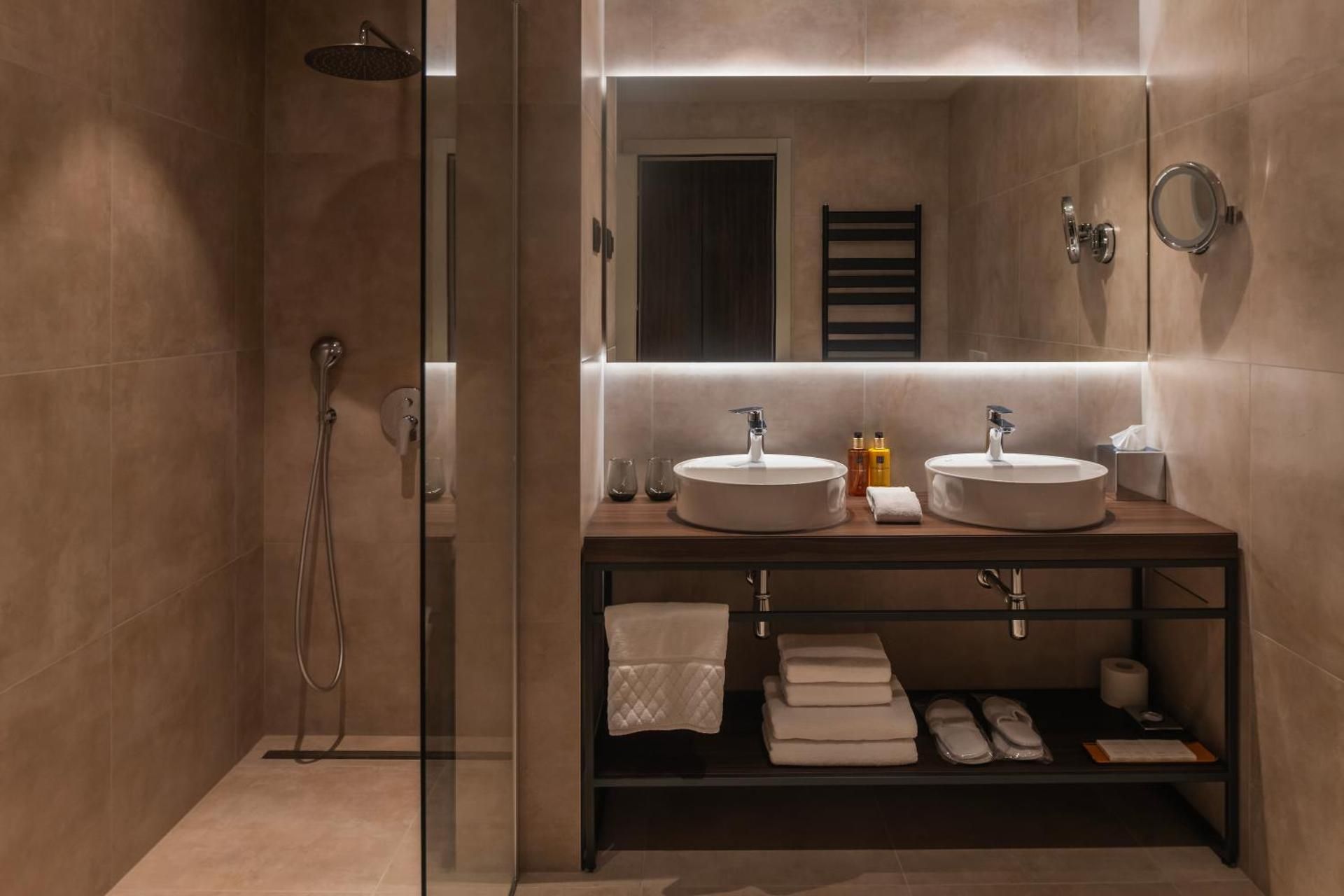 Deluxe Twin/Double Room