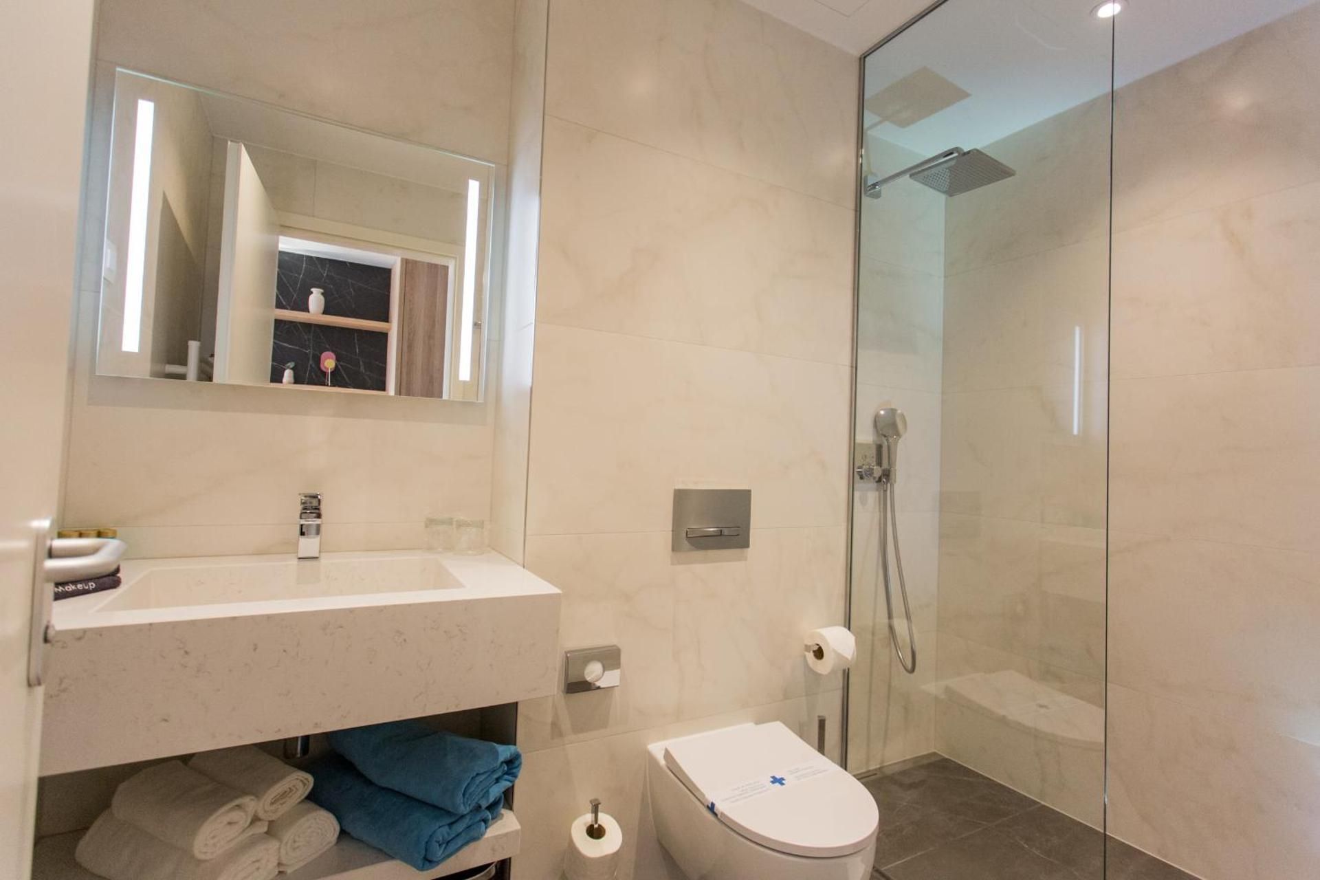 Deluxe suite Crystal with balcony and partial sea view