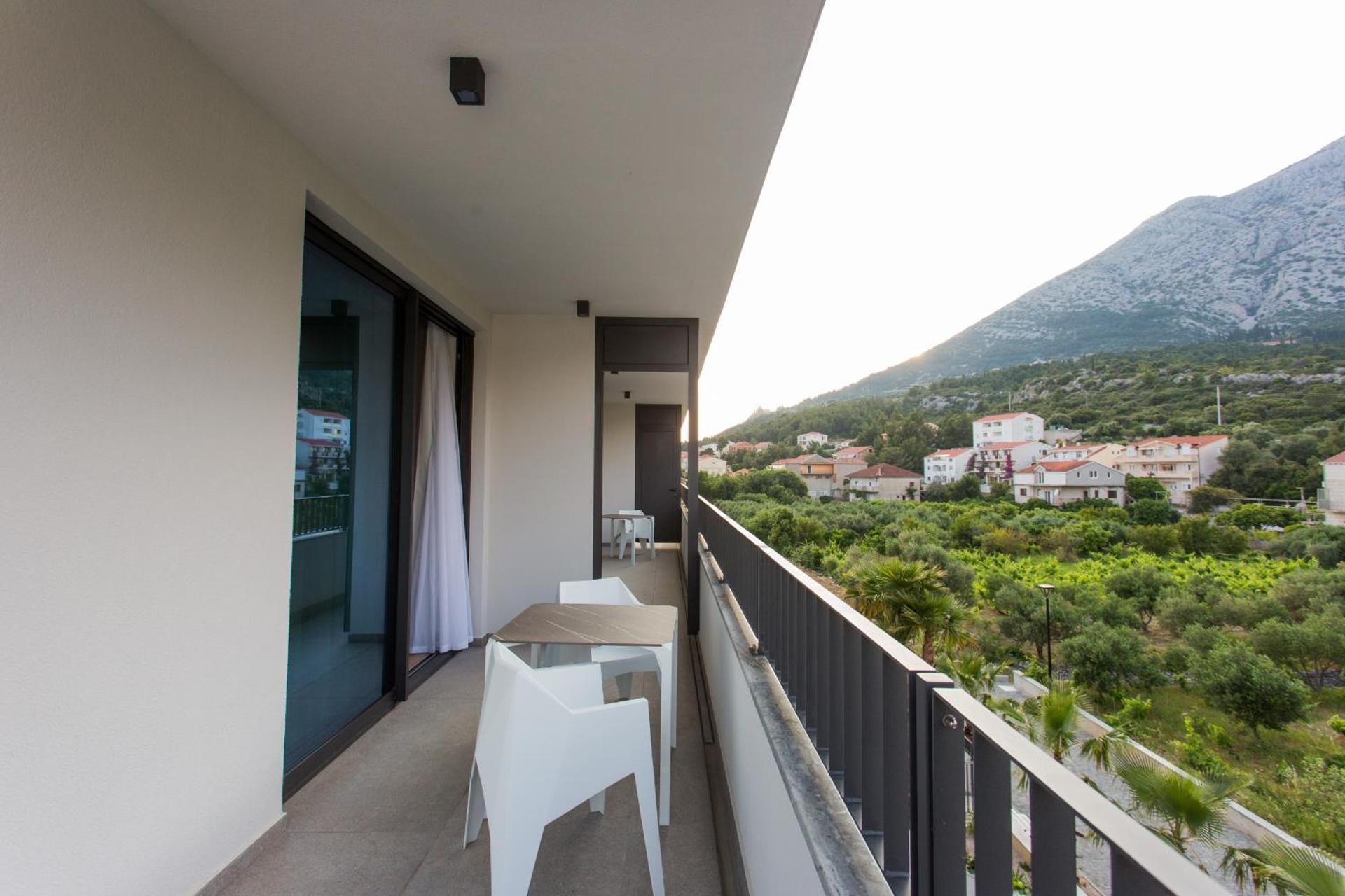 Comfort room Crystal with balcony, partial sea and mountain view