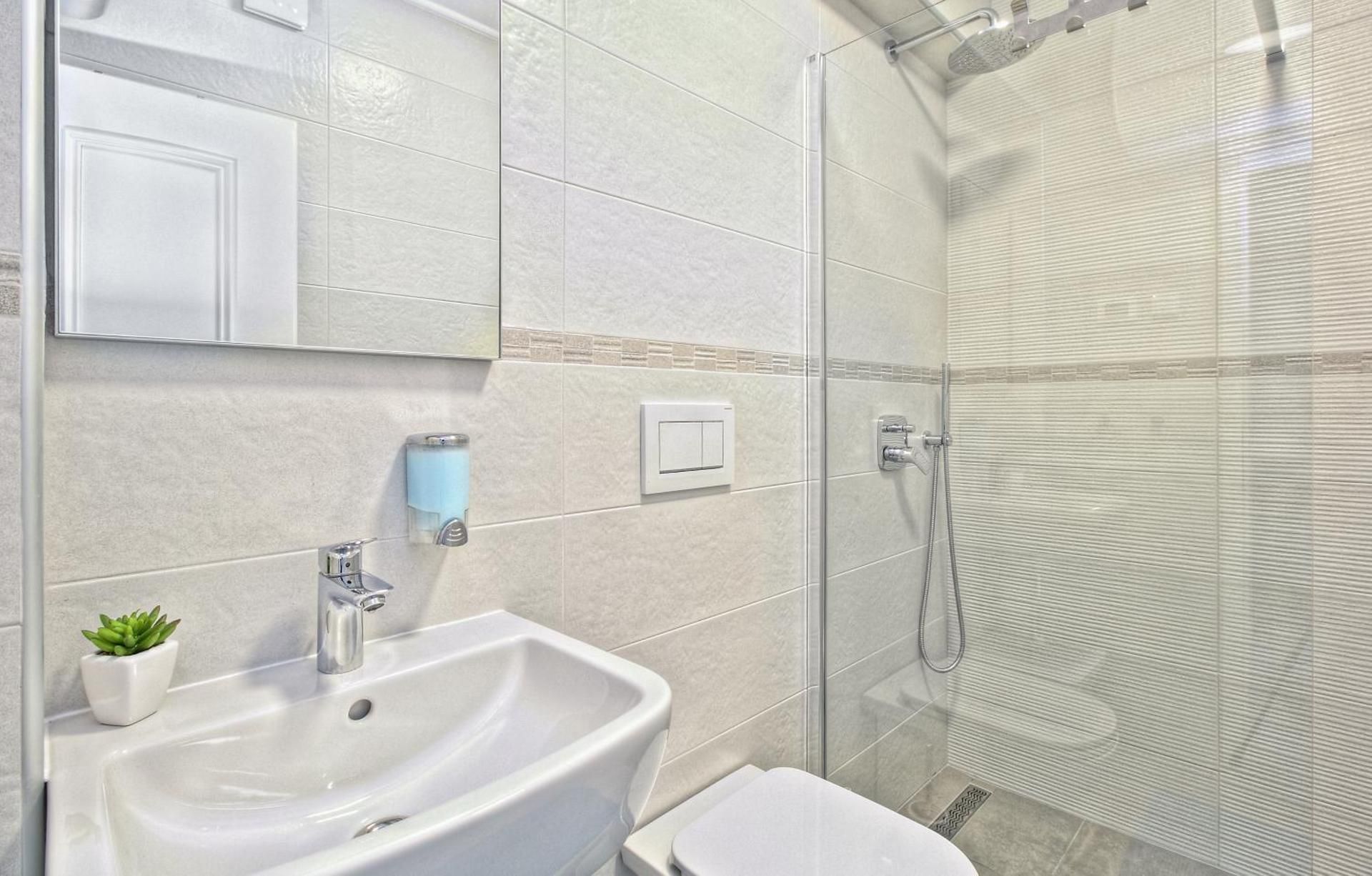 One-Bedroom Apartment with Balcony