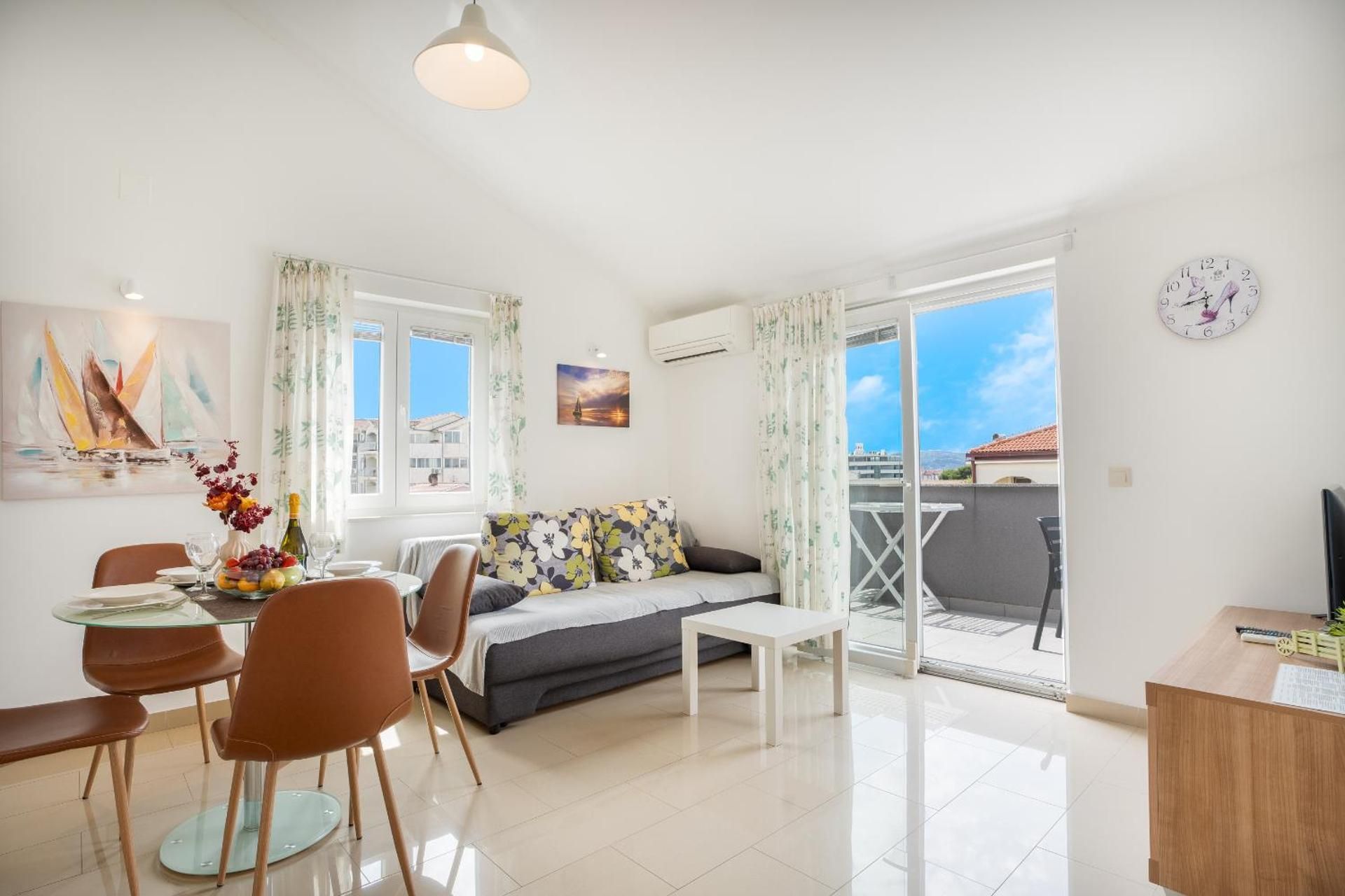 Deluxe Apartment with Terrace