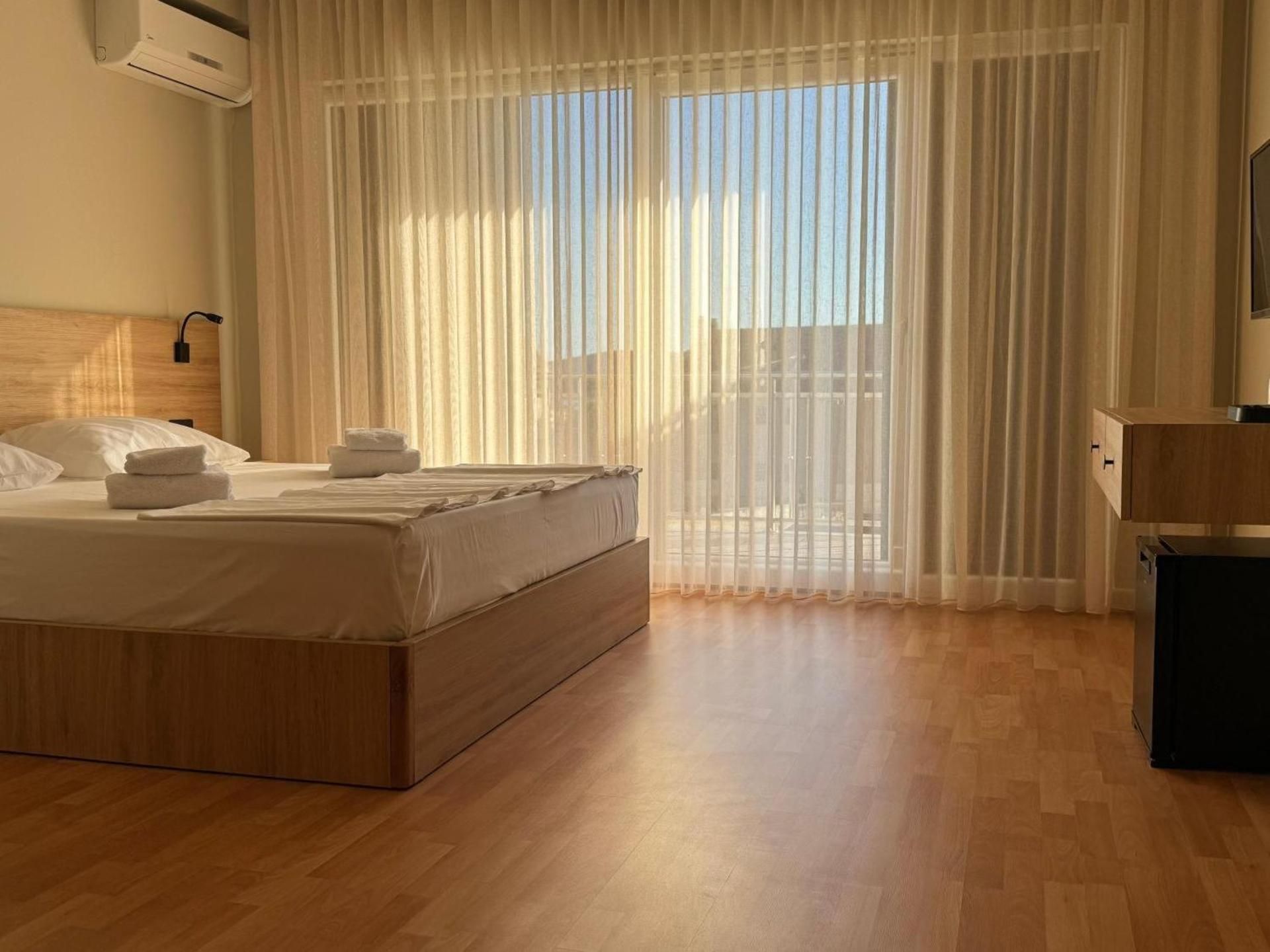 Deluxe Double Room with Balcony and Sea View