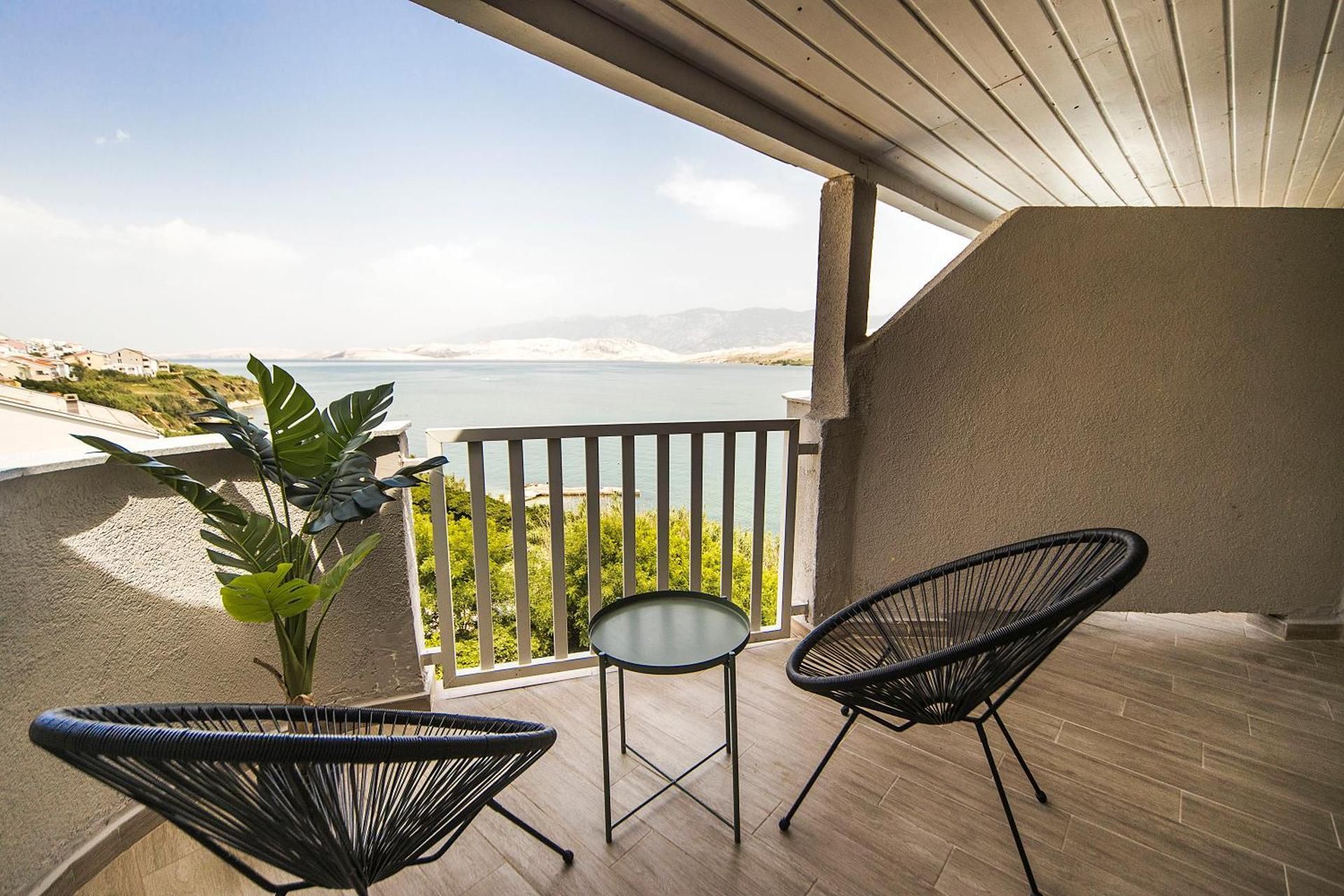 Family Room with Sea View and Balcony
