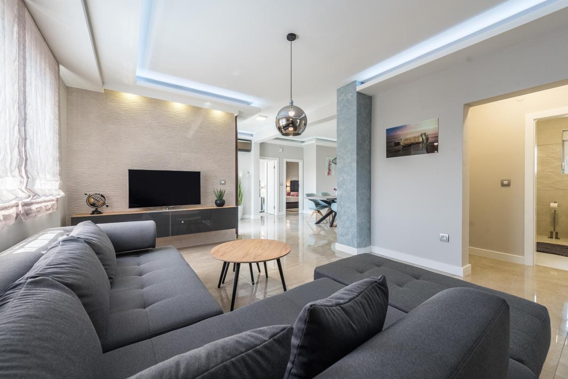 DELUXE APARTMENT