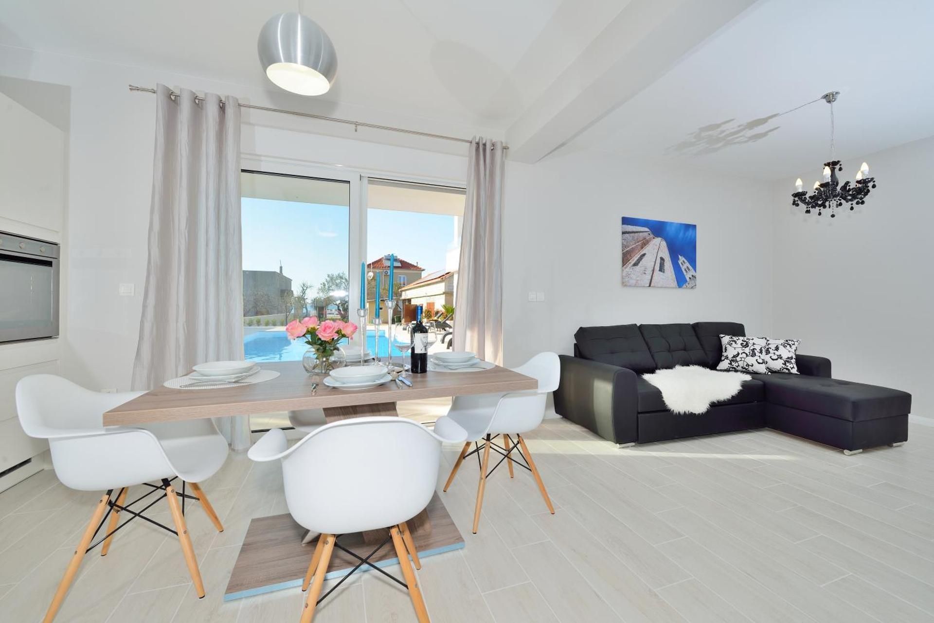 Deluxe One-Bedroom Apartment