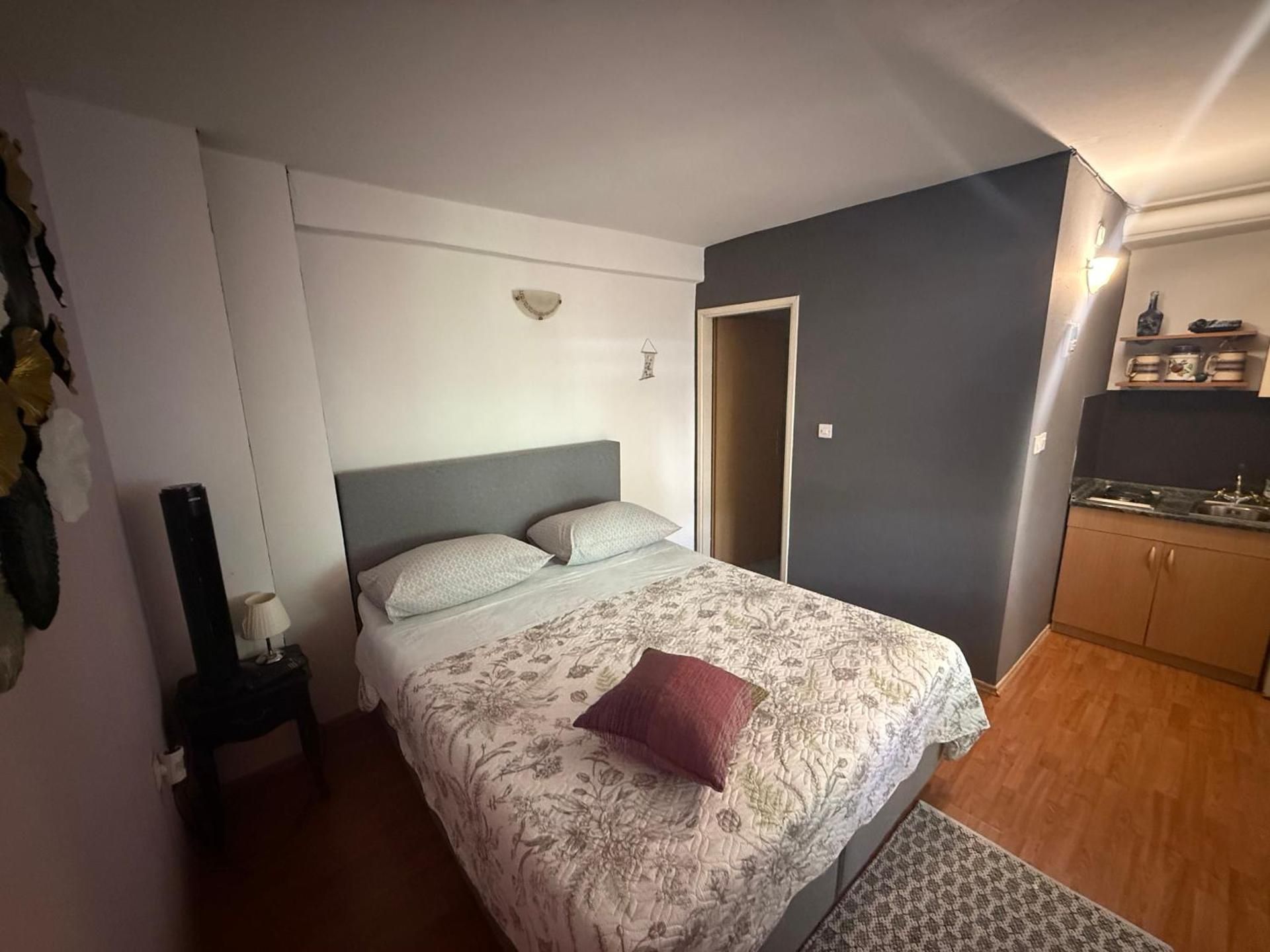 Deluxe Studio