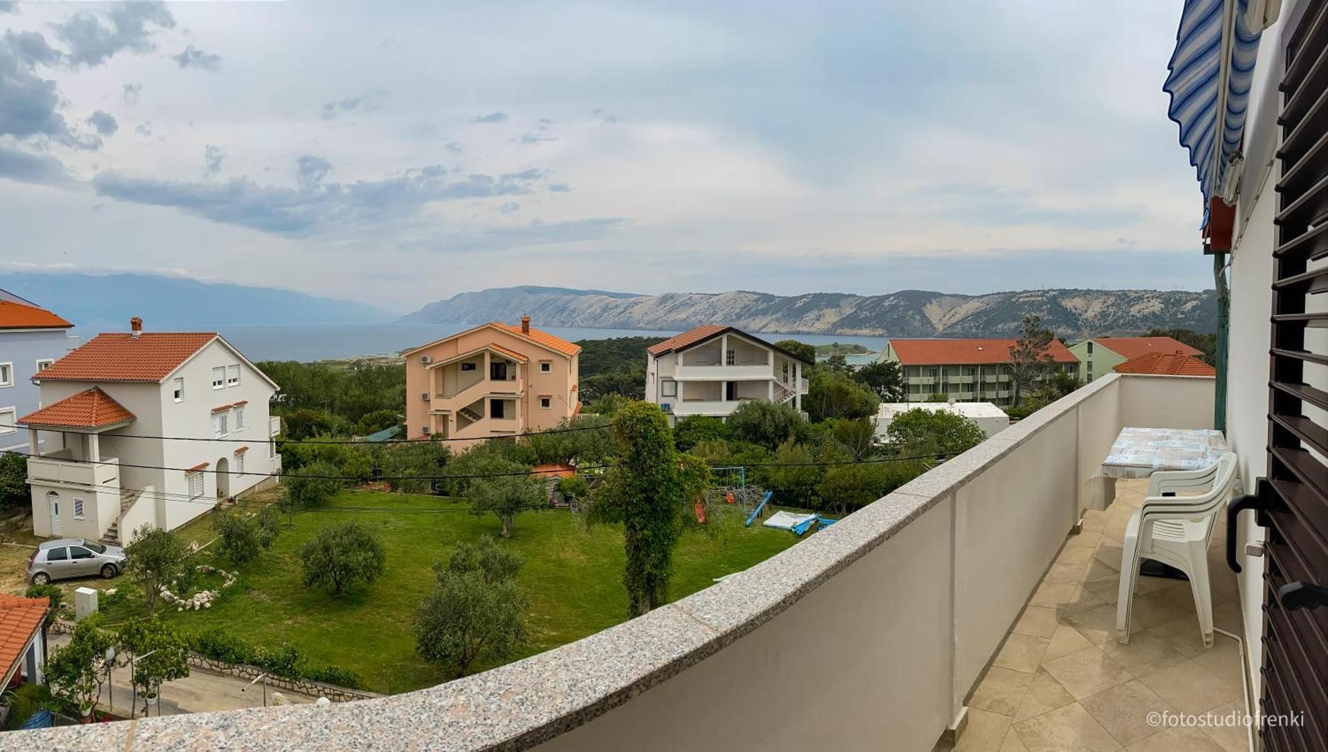 Apartment with Mountain View