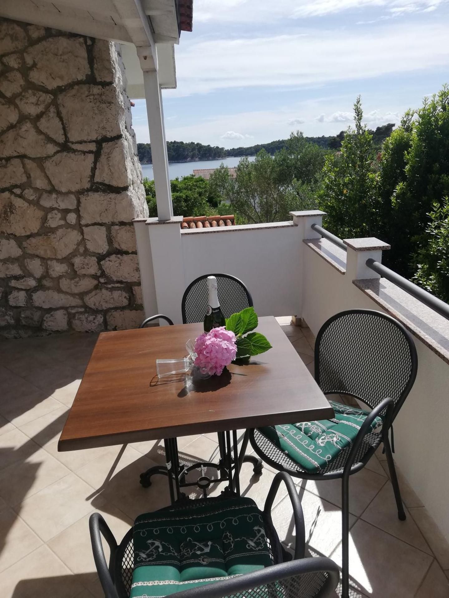 Deluxe Double Room with Side Sea View