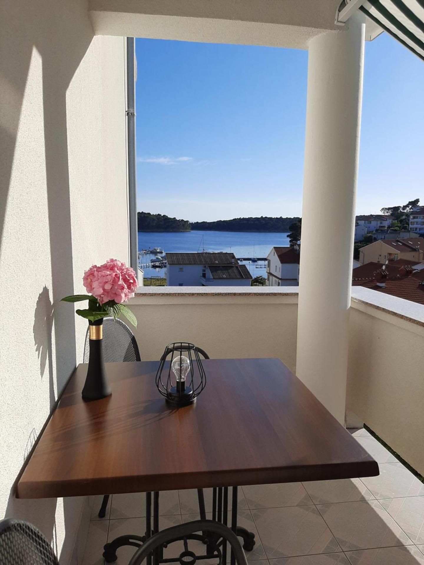 Deluxe Double Room with Side Sea View