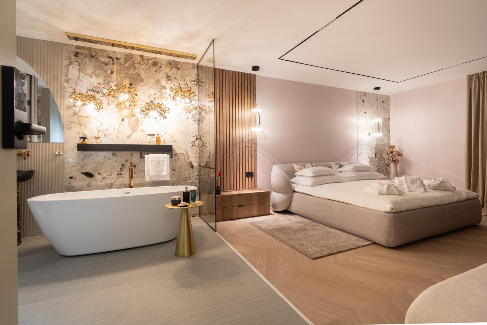 Deluxe Double Room with Bath