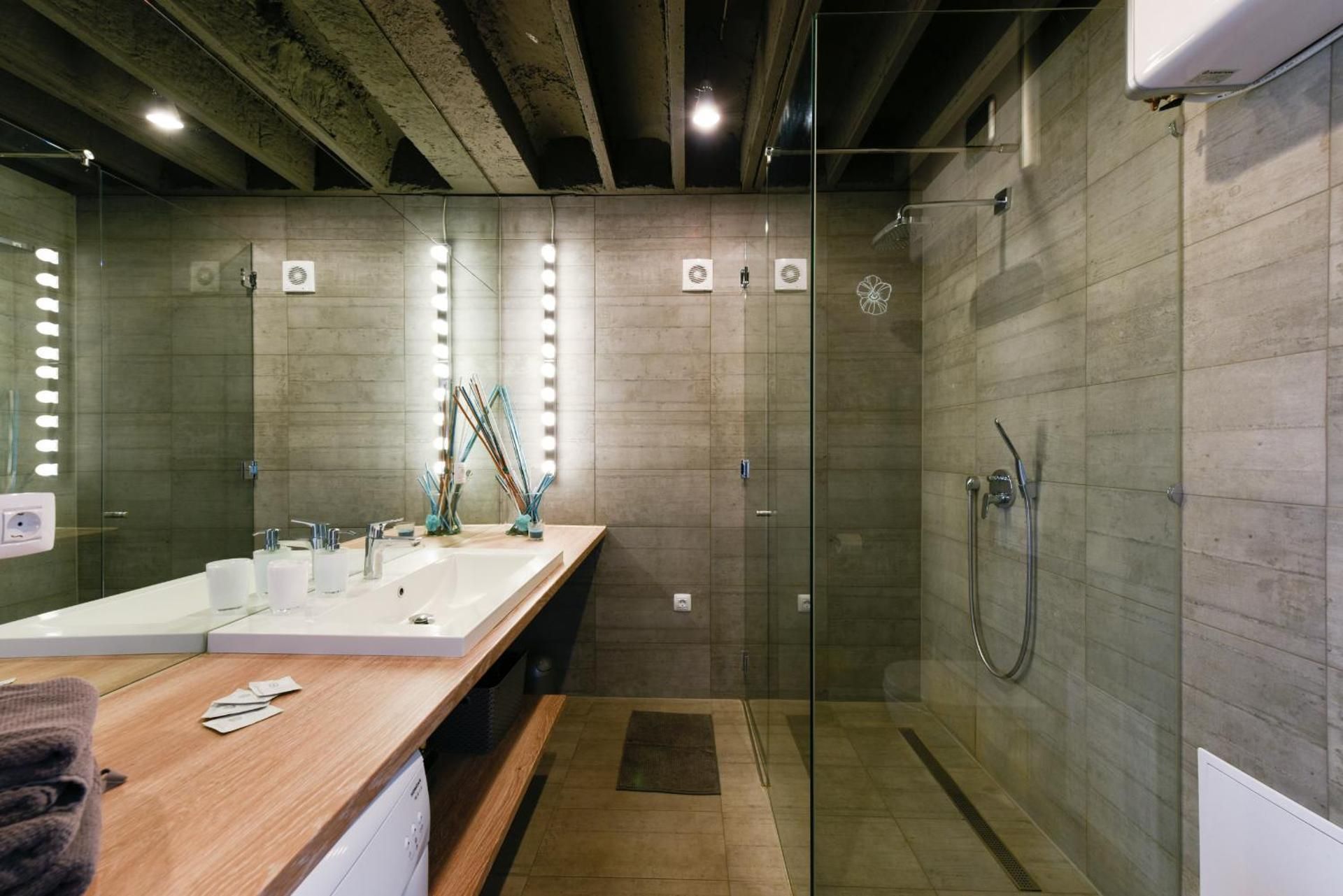 Superior One-Bedroom Apartment