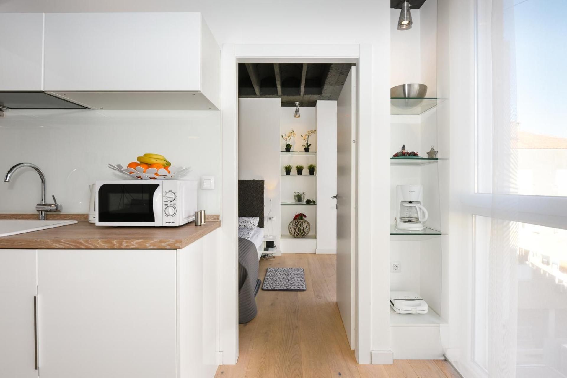 Deluxe One-Bedroom Apartment