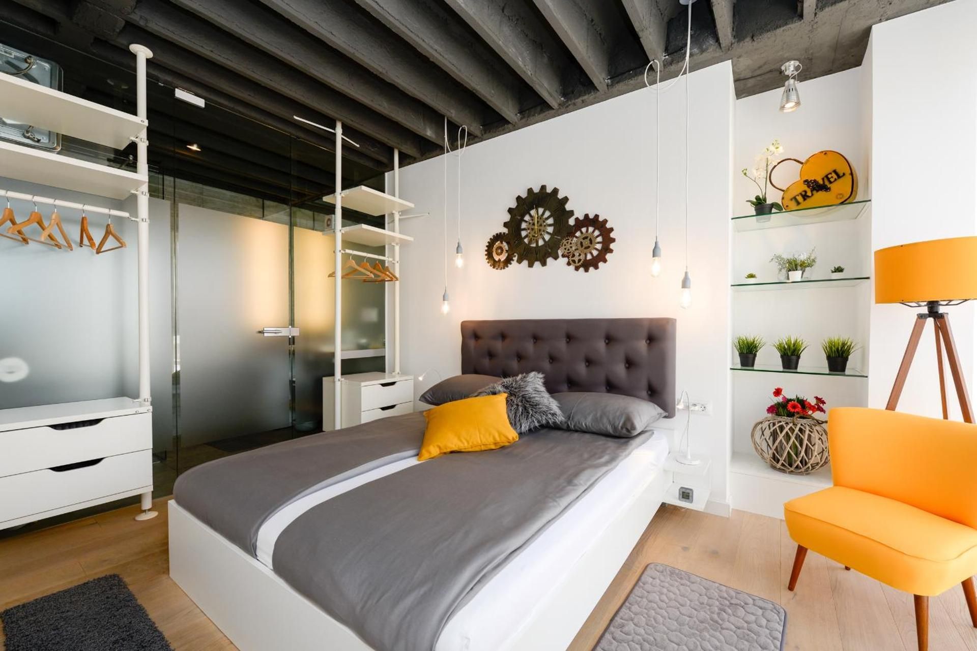 Deluxe One-Bedroom Apartment