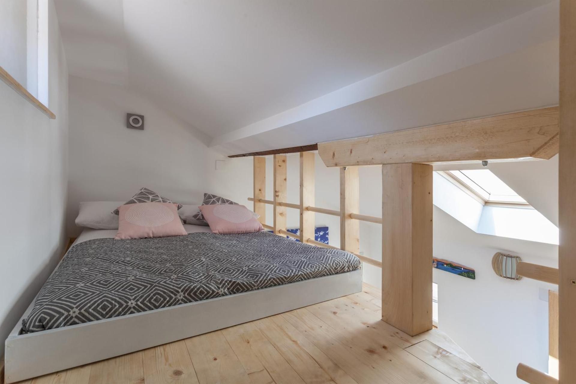 Studio - Split Level