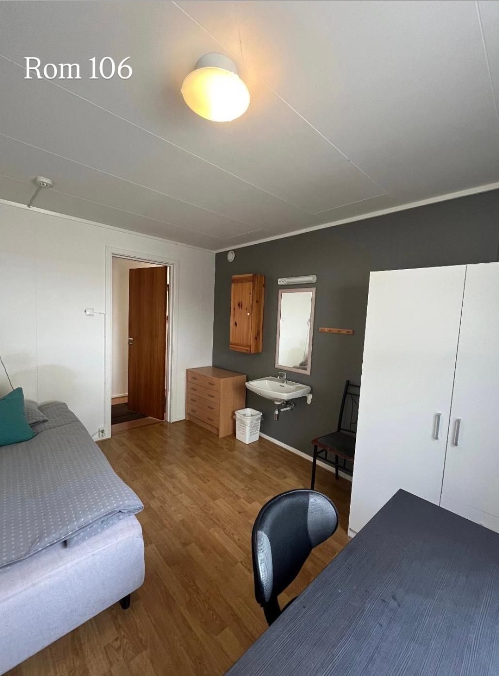 Single Room with Shared Bathroom