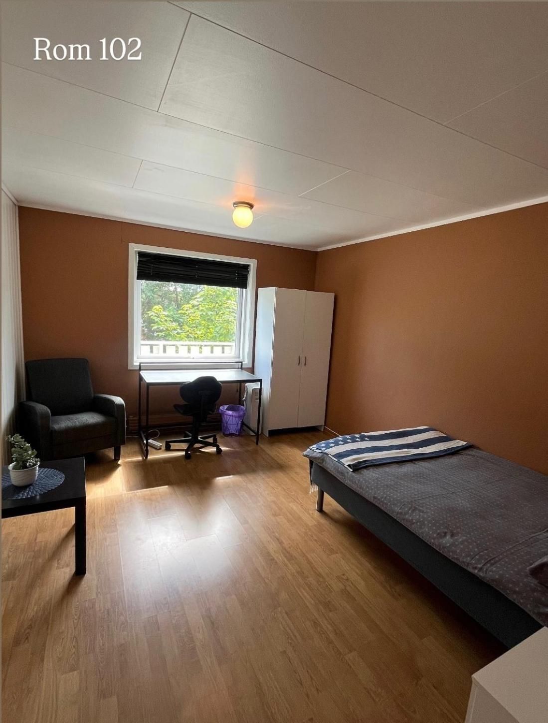 Single Room with Shared Bathroom