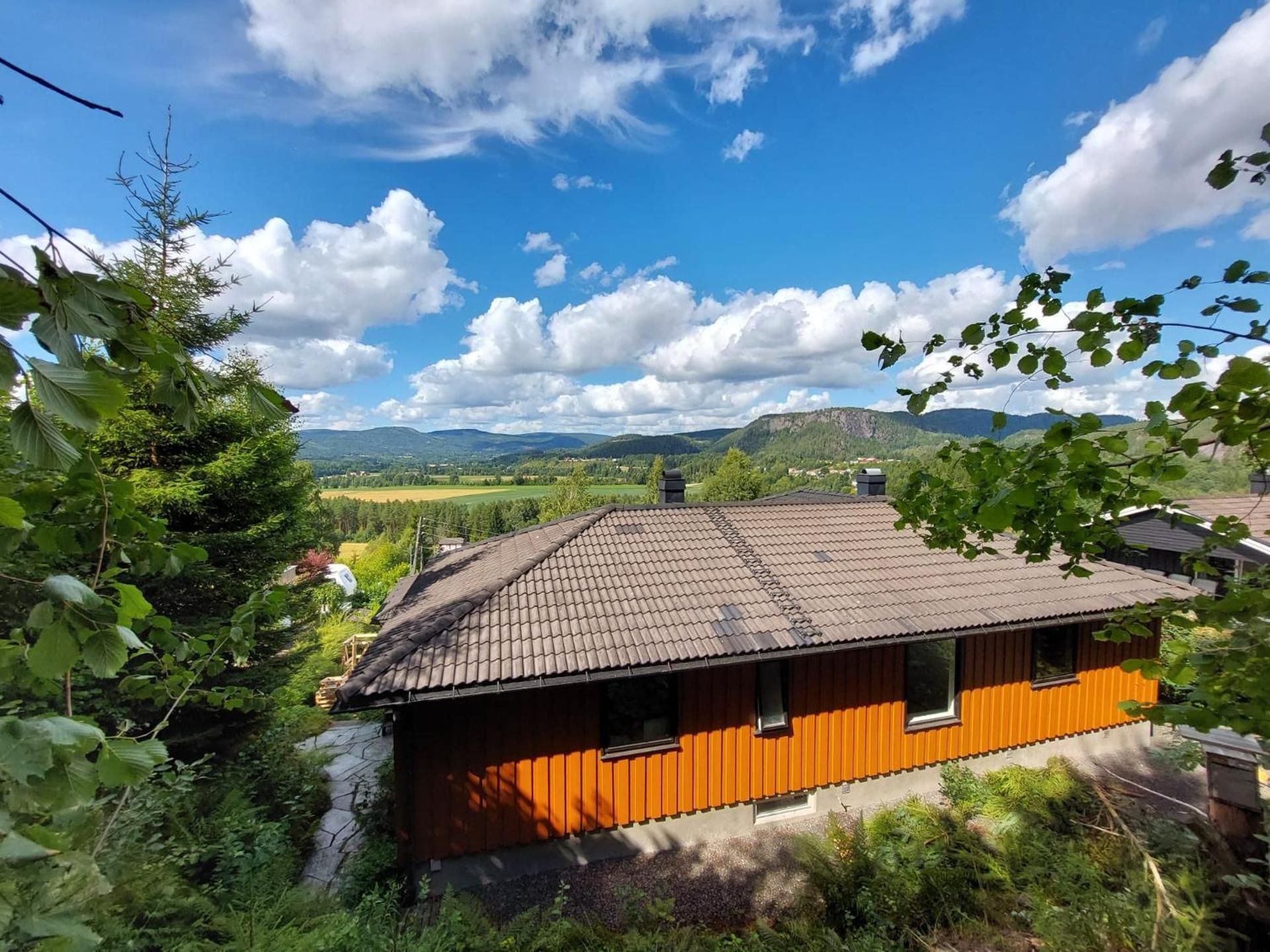 Apartment with Mountain View