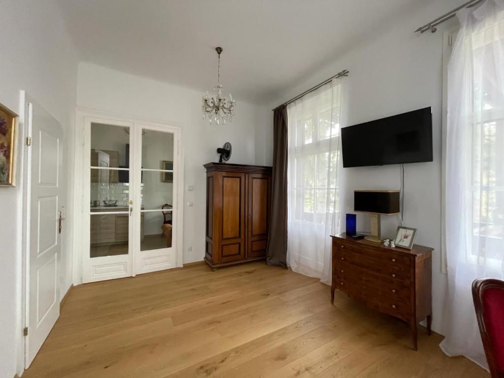 One-Bedroom Standard Apartment