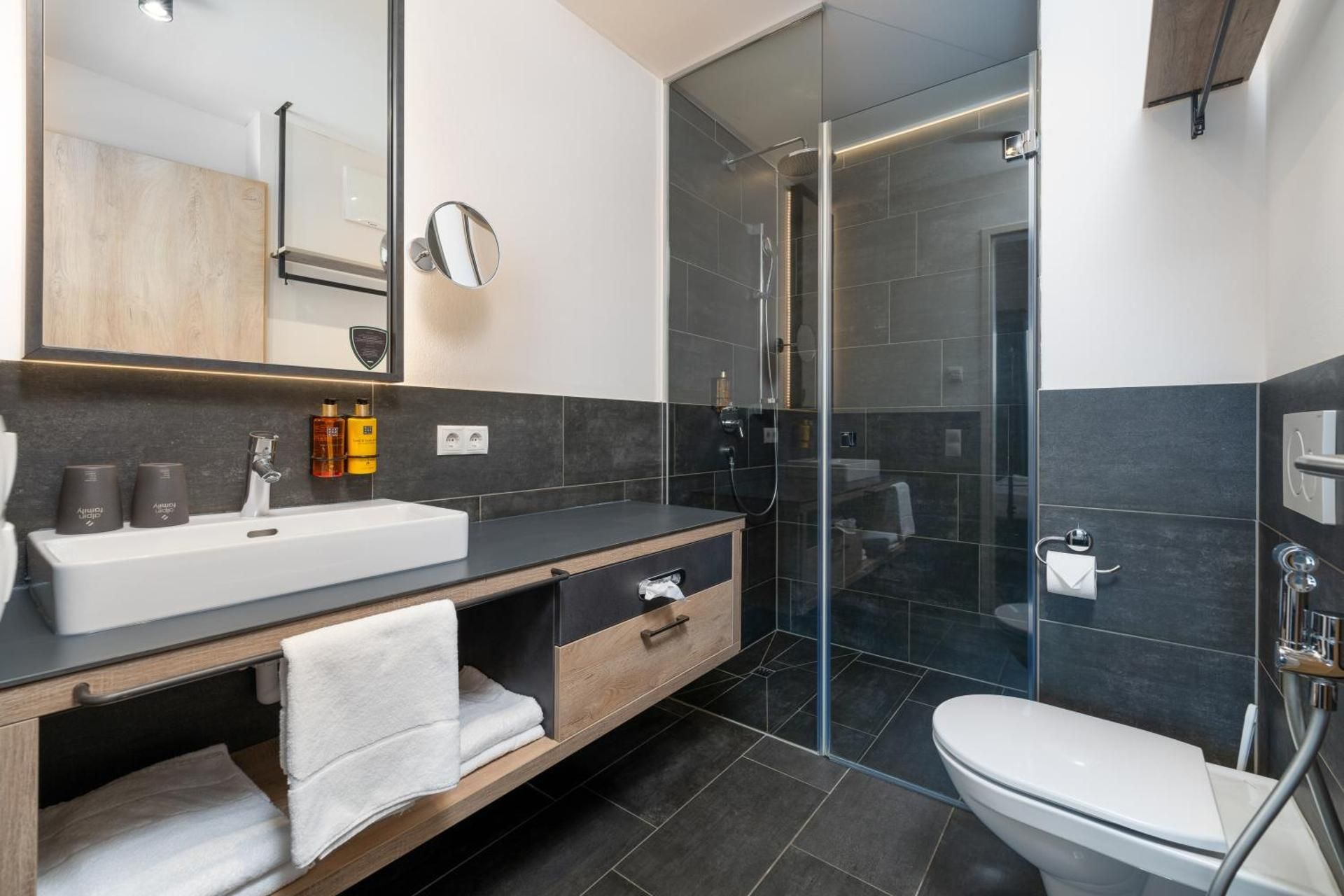 Three-Bedroom Penthouse Apartment with Sauna