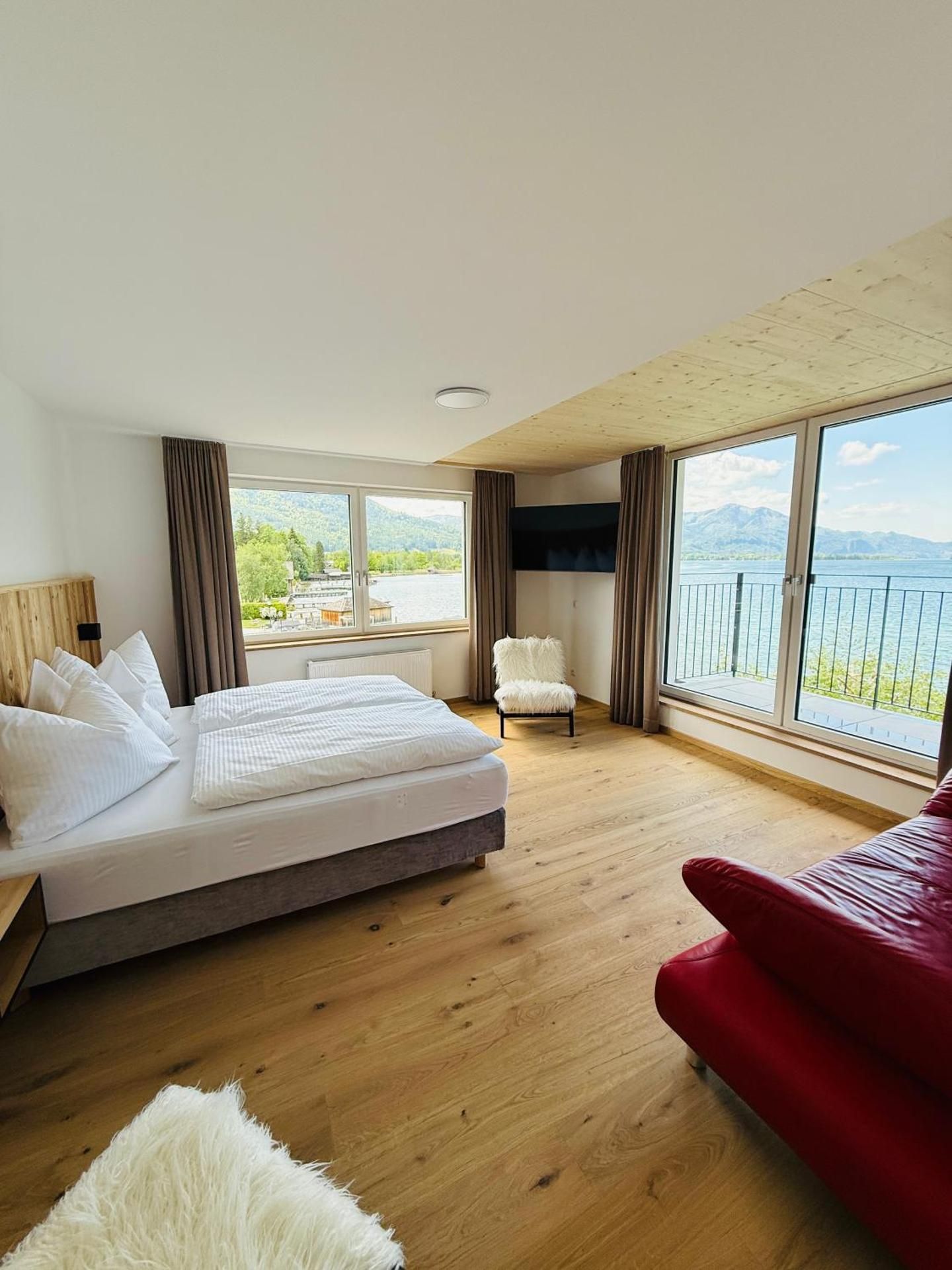 Suite with Lake View