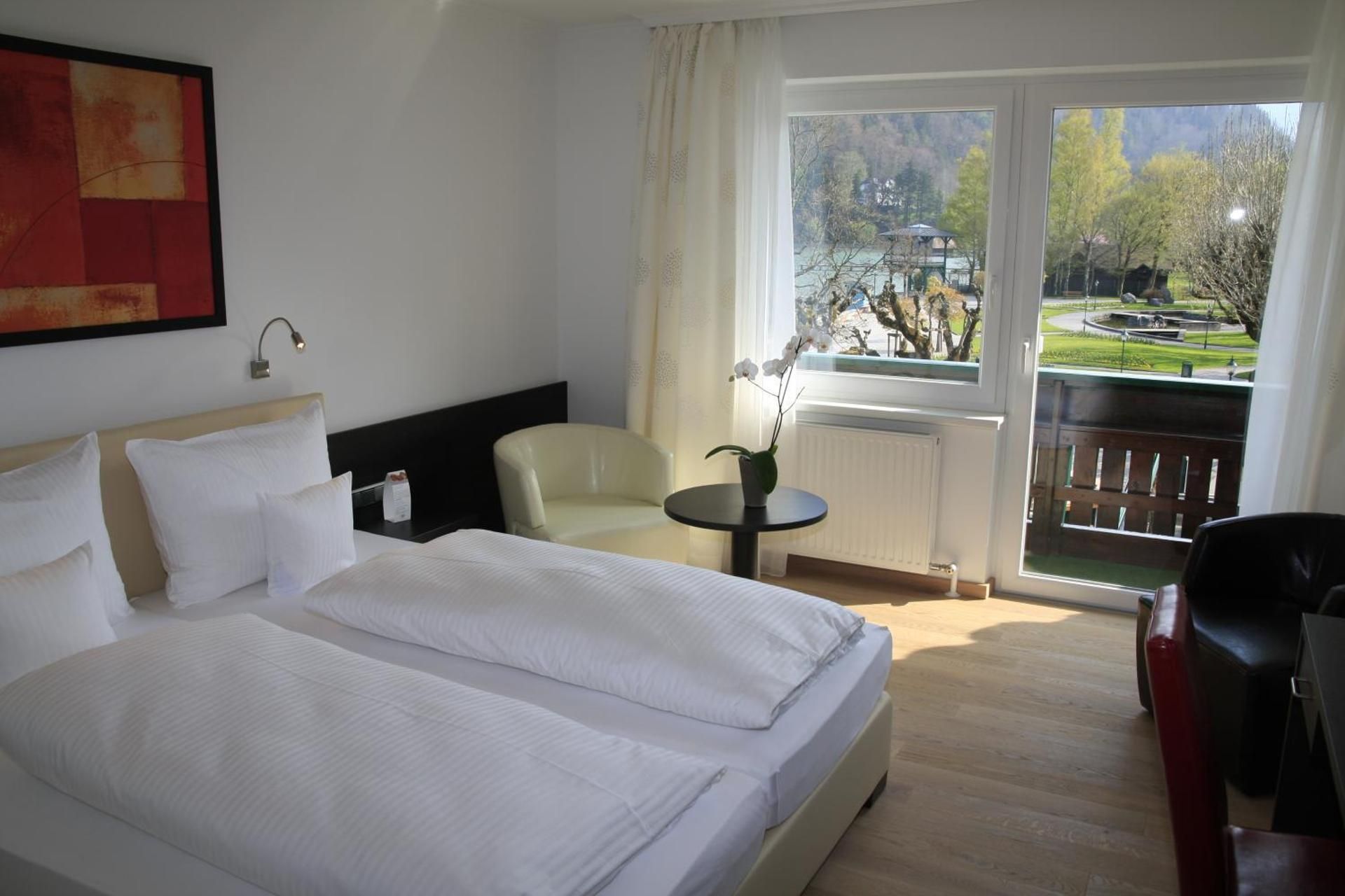 Deluxe Double Room with Balcony and Lake View