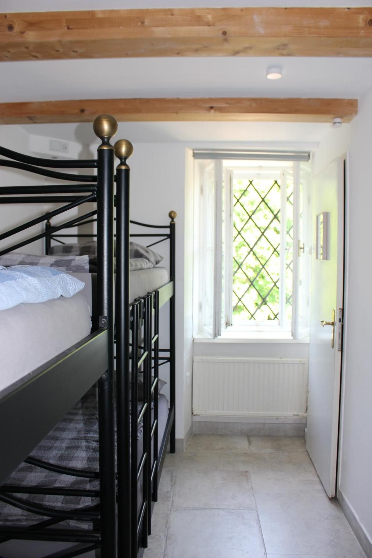 Bed in 6-Bed Mixed Dormitory Room