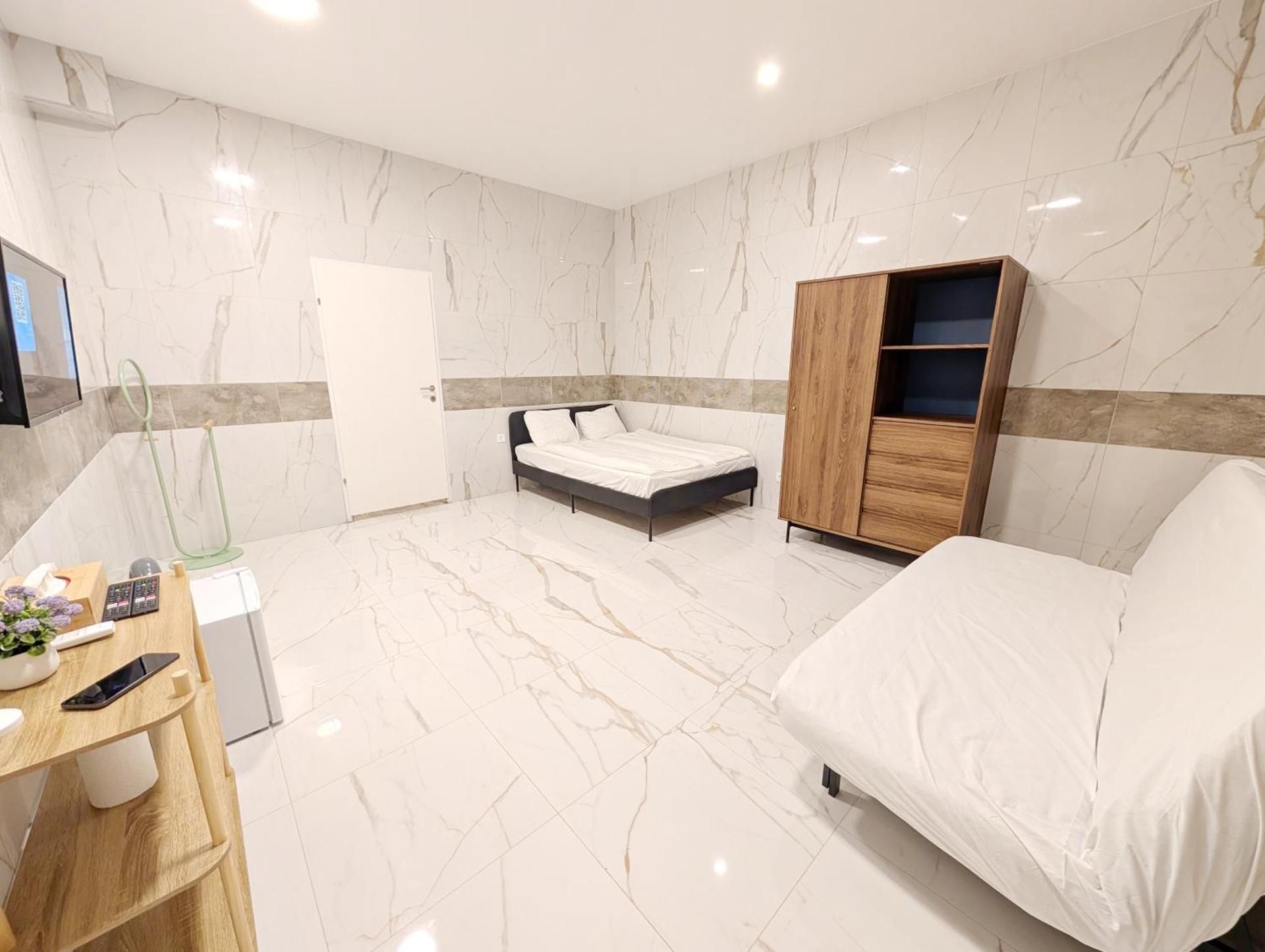 DELUXE APARTMENT