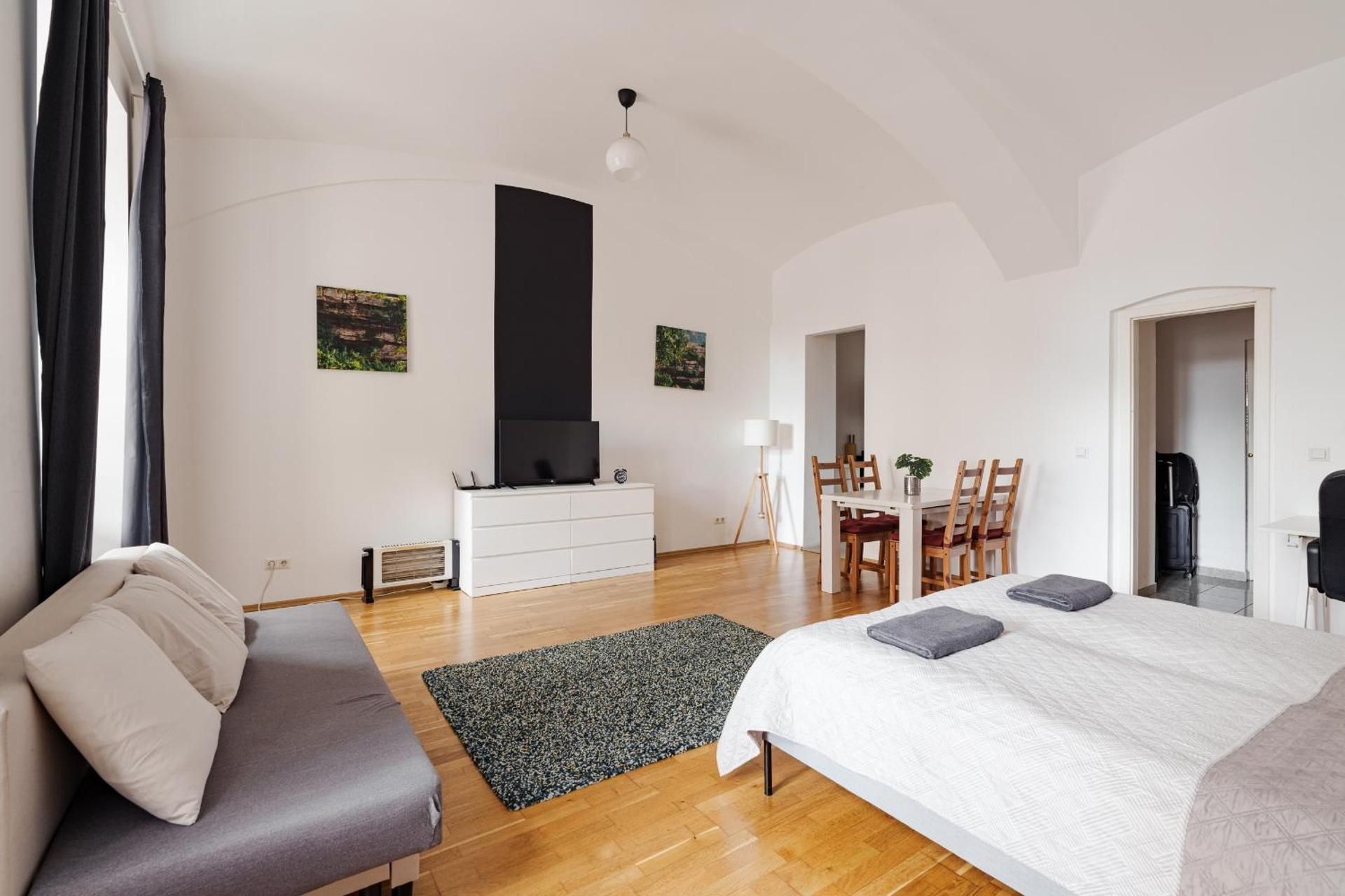 One-Bedroom Apartment