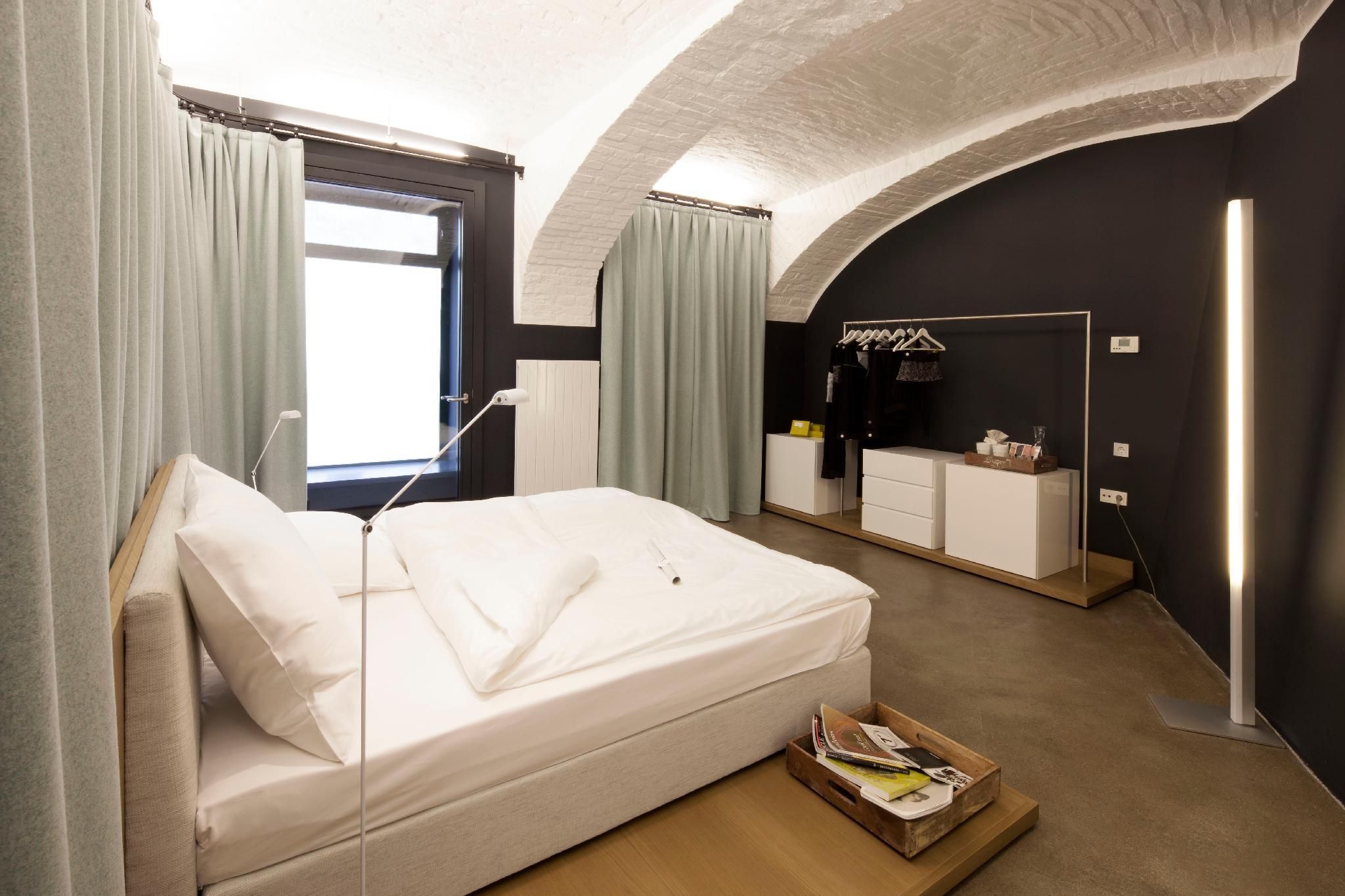 Junior Suite B