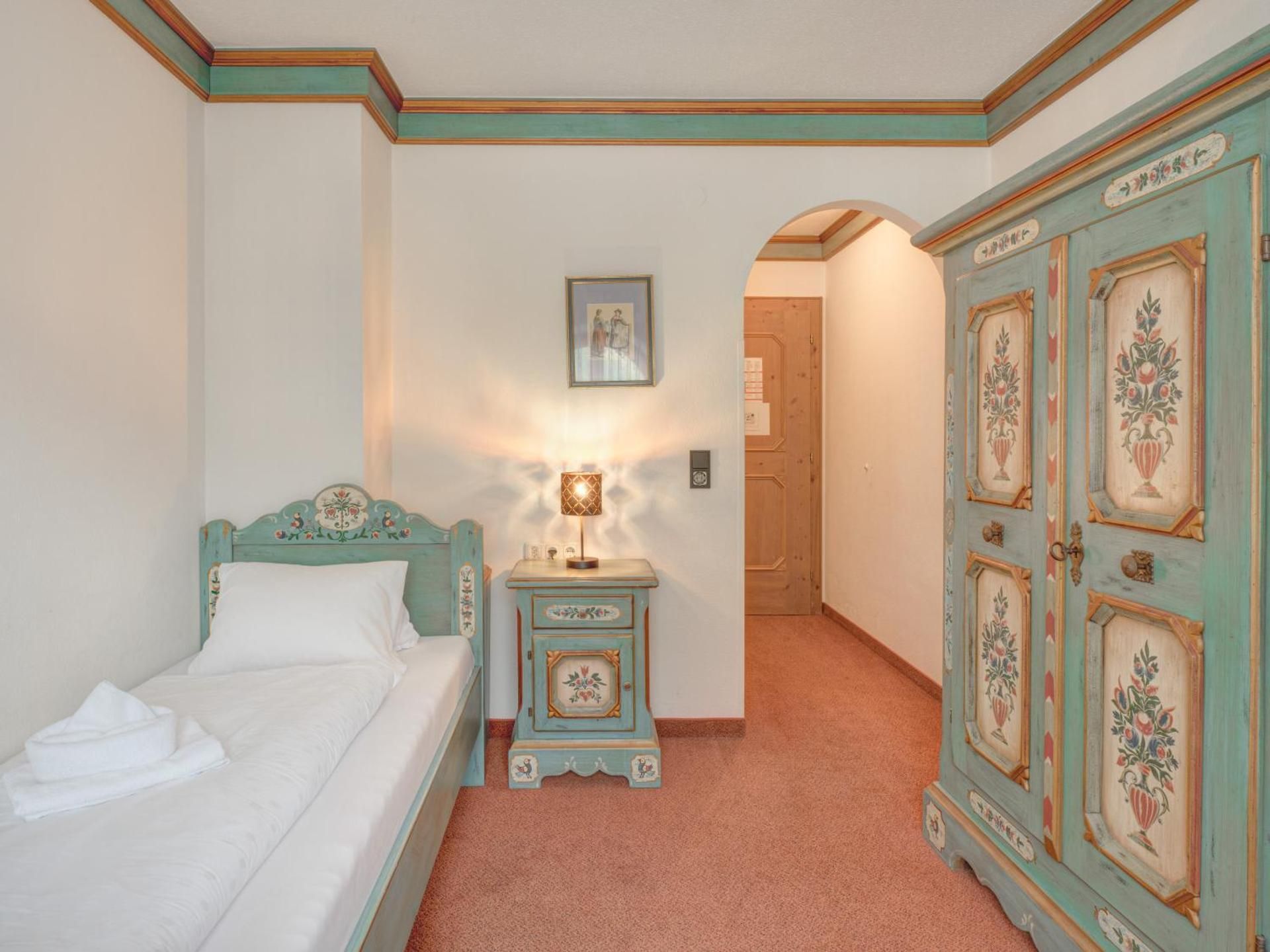 Standard Single Room with Mountain View