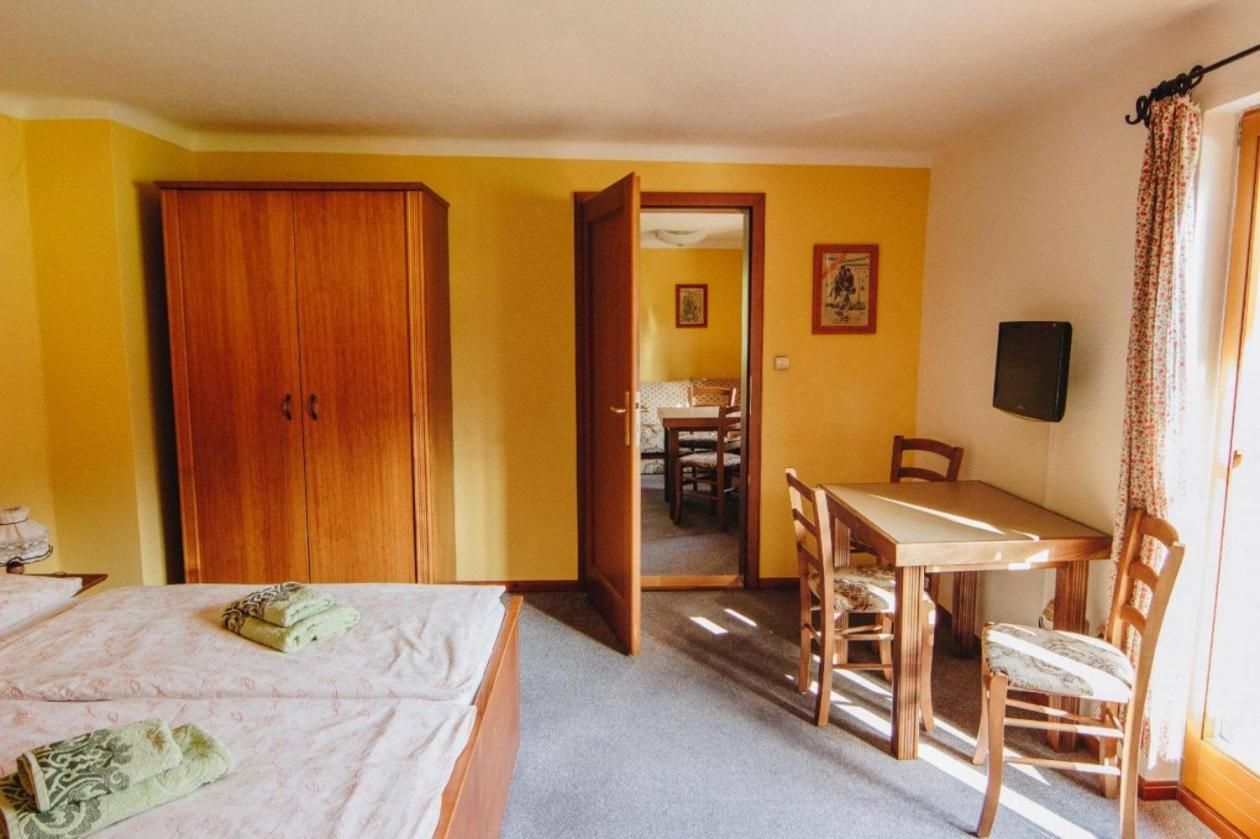 Apartment with Balcony Raspberry