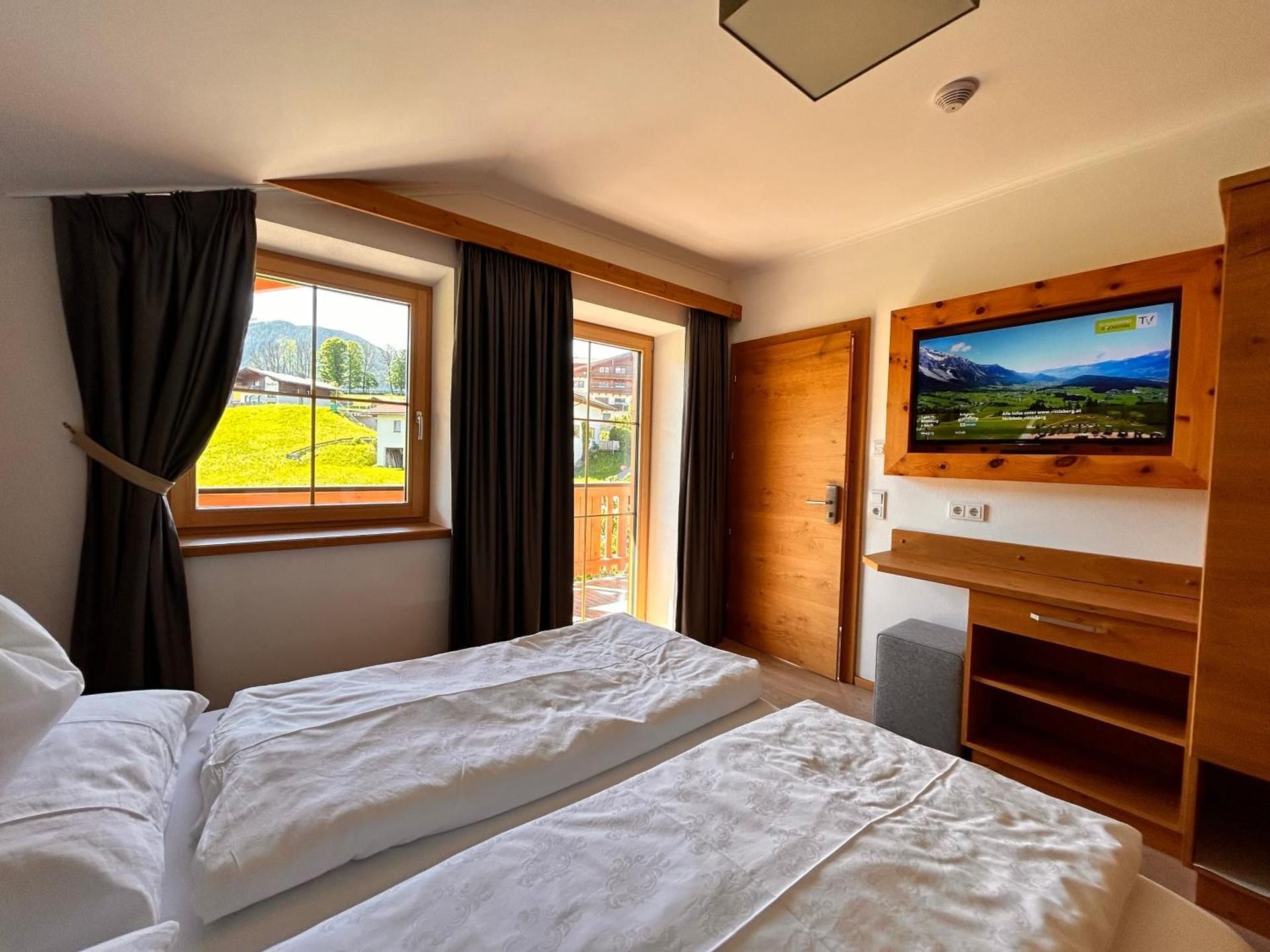 Two-Bedroom Apartment with 2 Bathrooms 