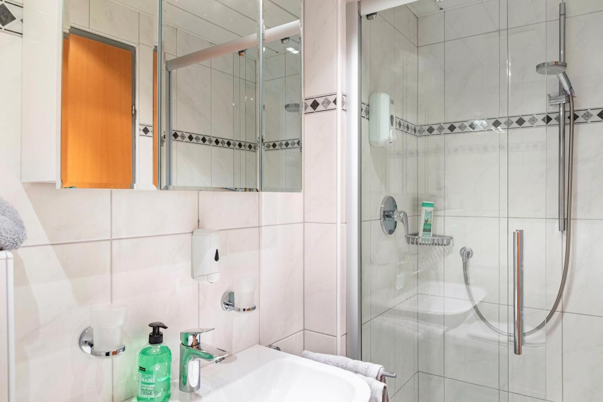 Triple Room with Shower