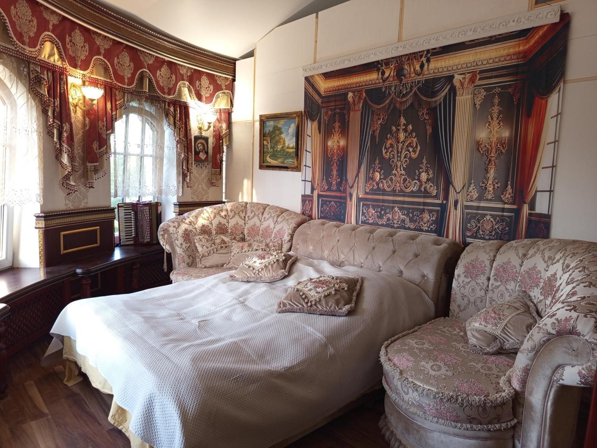 Single Room with Shared Bathroom