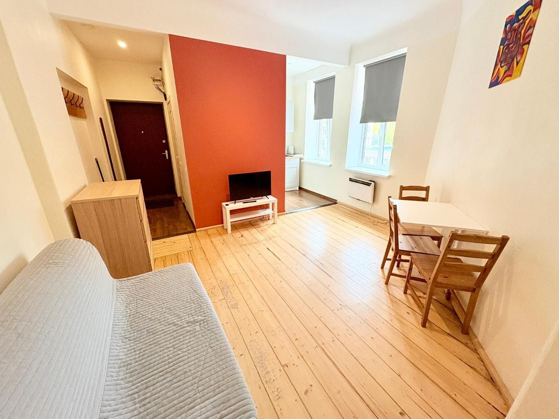 One-Bedroom Apartment